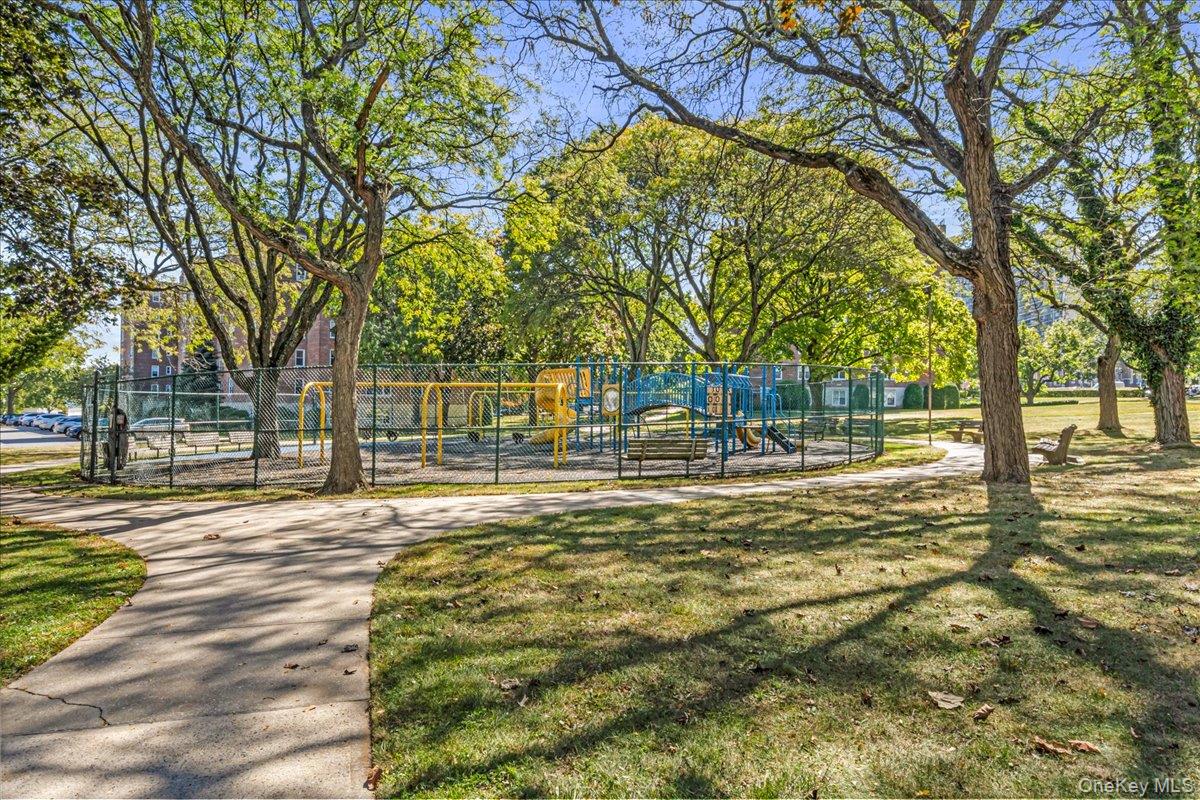 211-10 18th Avenue # 5J, Bayside, NY 11360