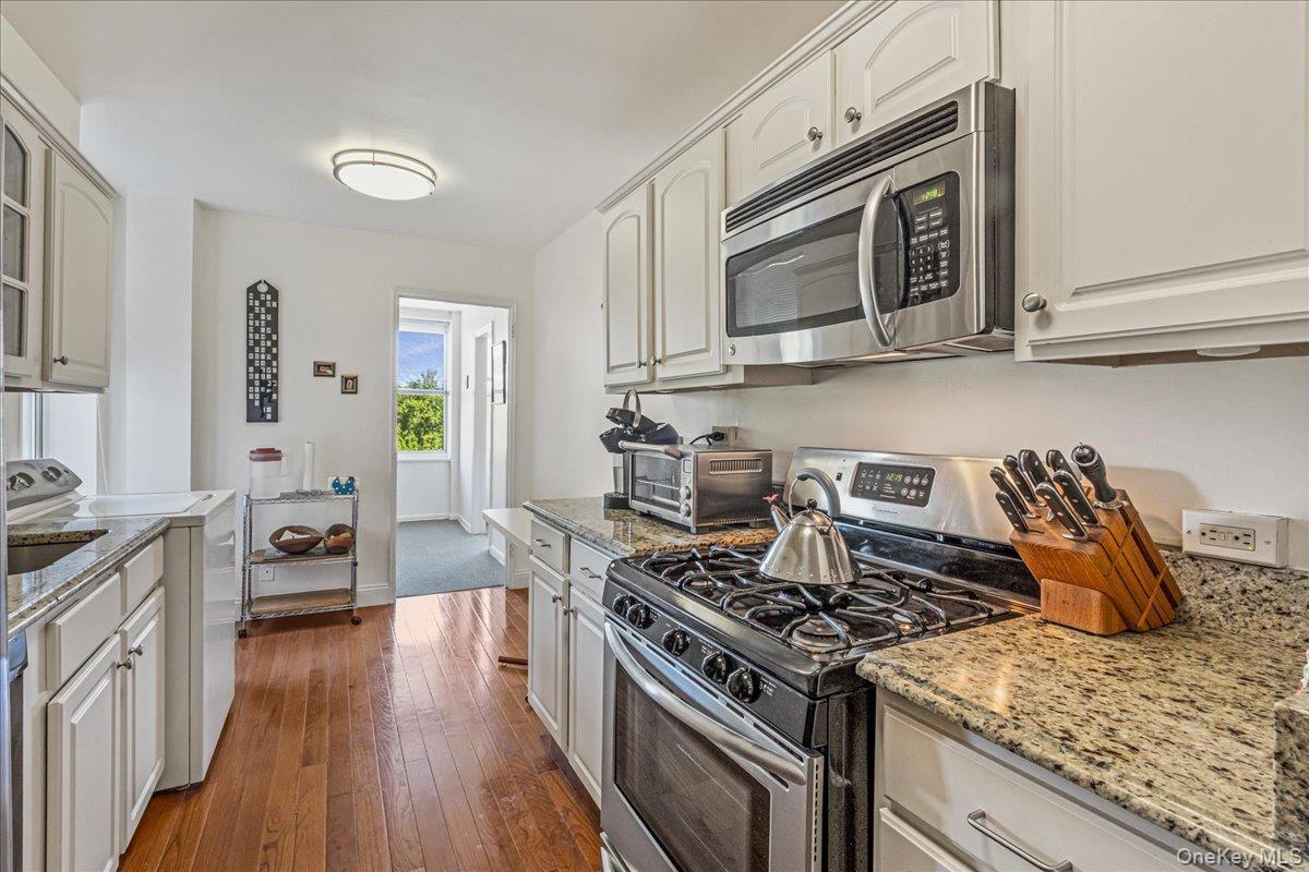 211-10 18th Avenue # 5J, Bayside, NY 11360