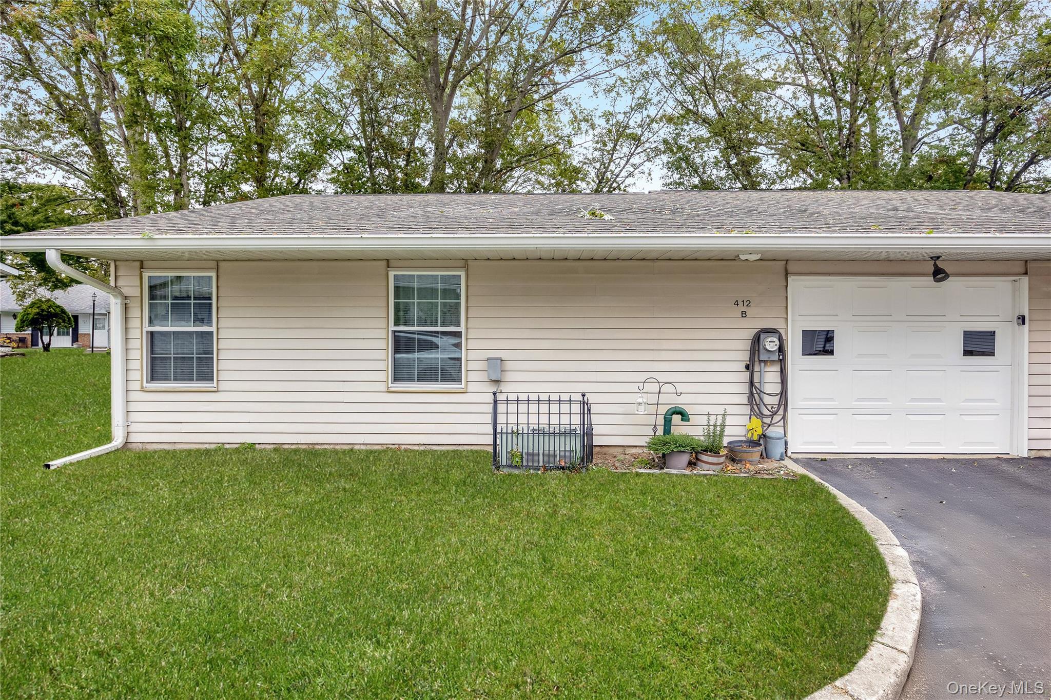 412B Weymouth Court, Ridge, NY 11961