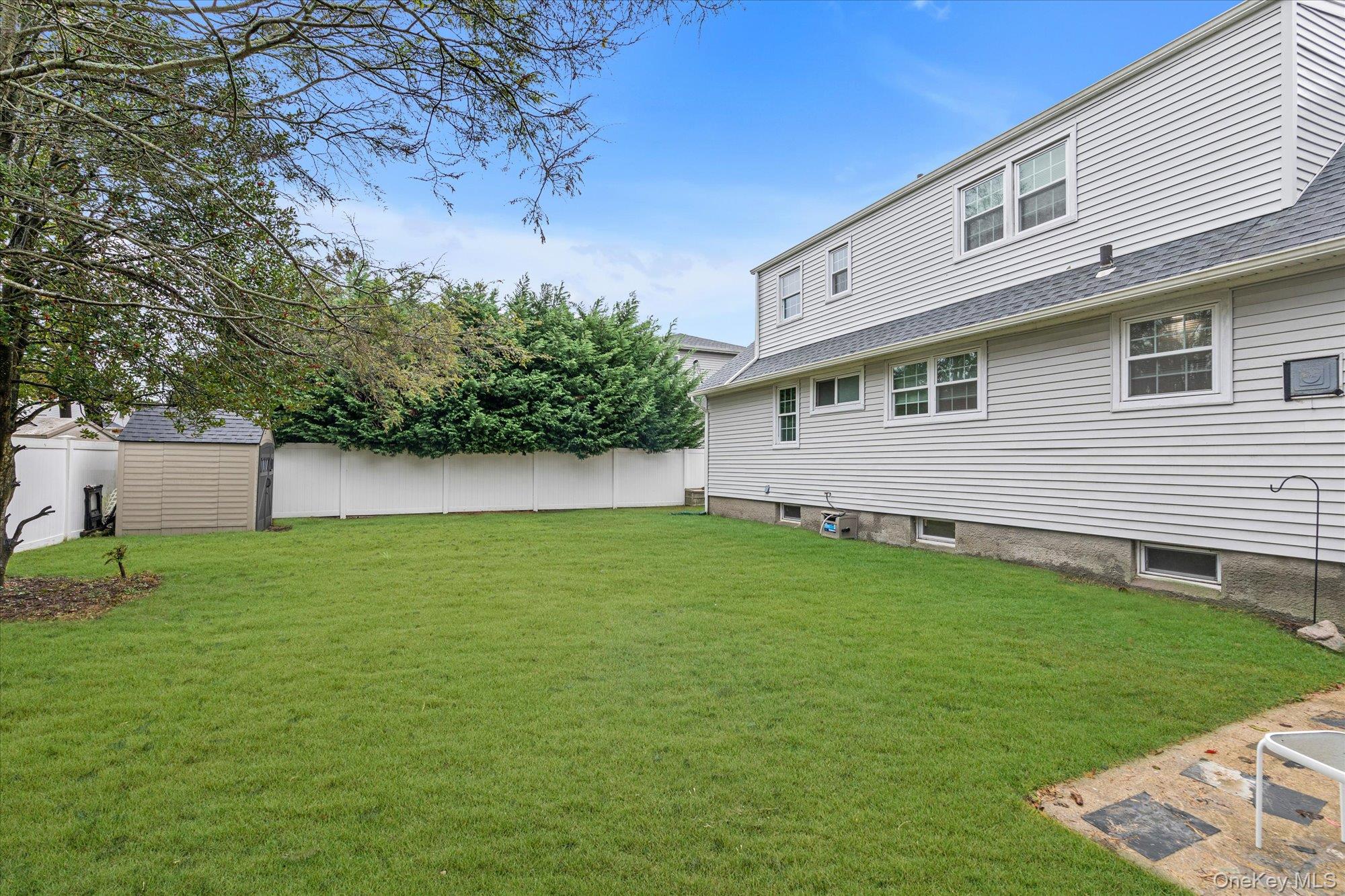 35 Burling Lane S, West Islip, NY 11795