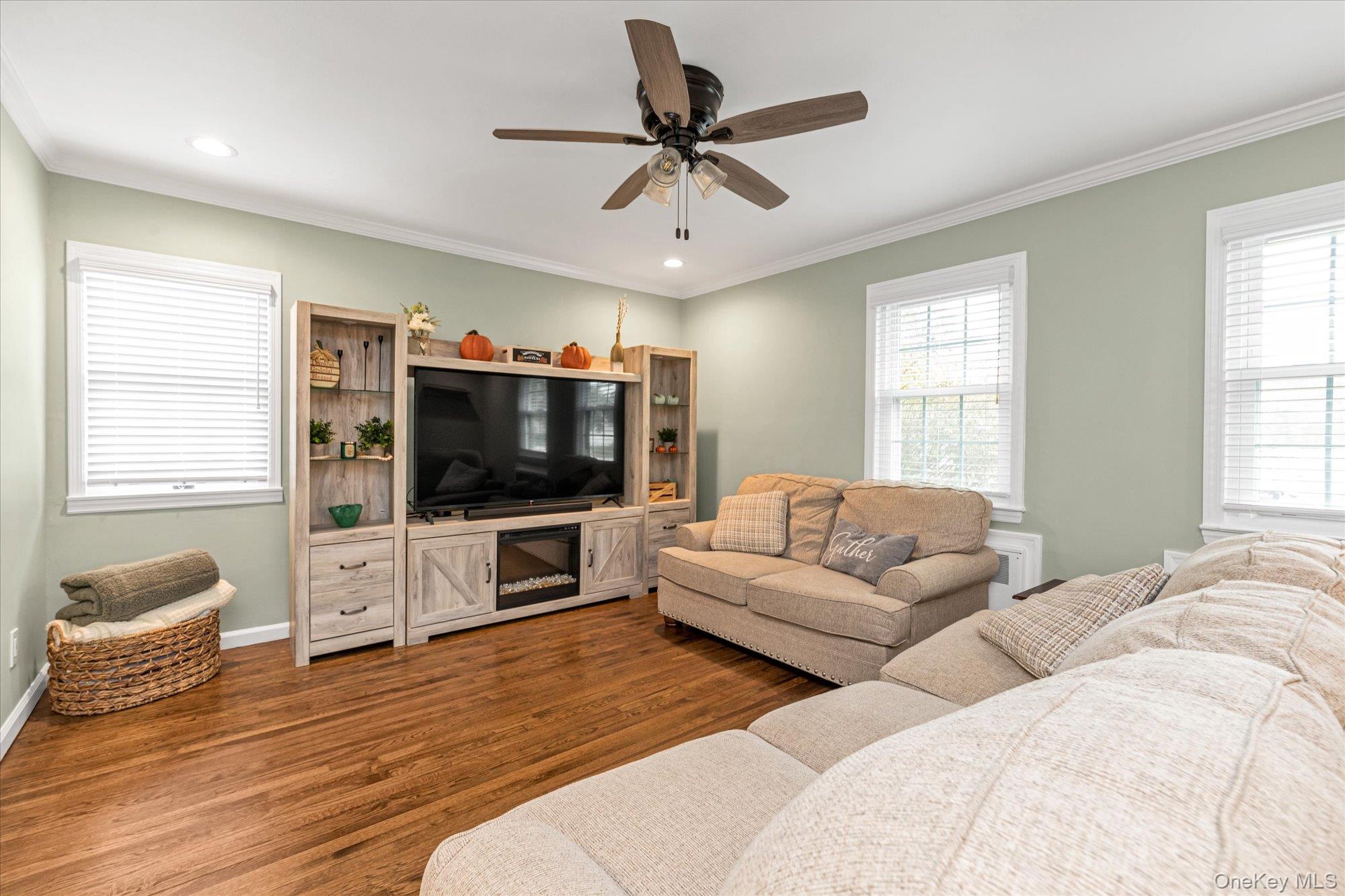 35 Burling Lane S, West Islip, NY 11795