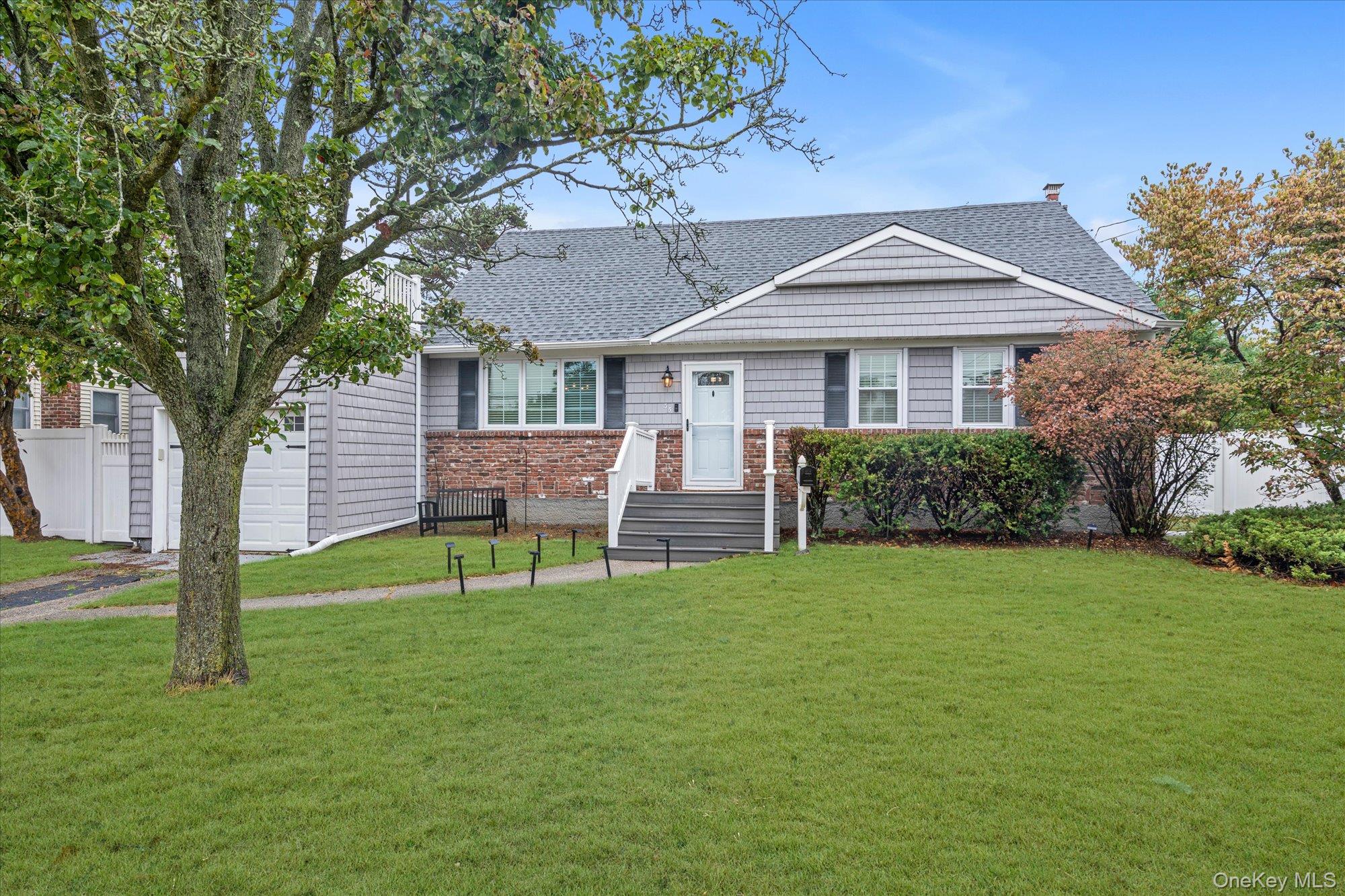 35 Burling Lane S, West Islip, NY 11795