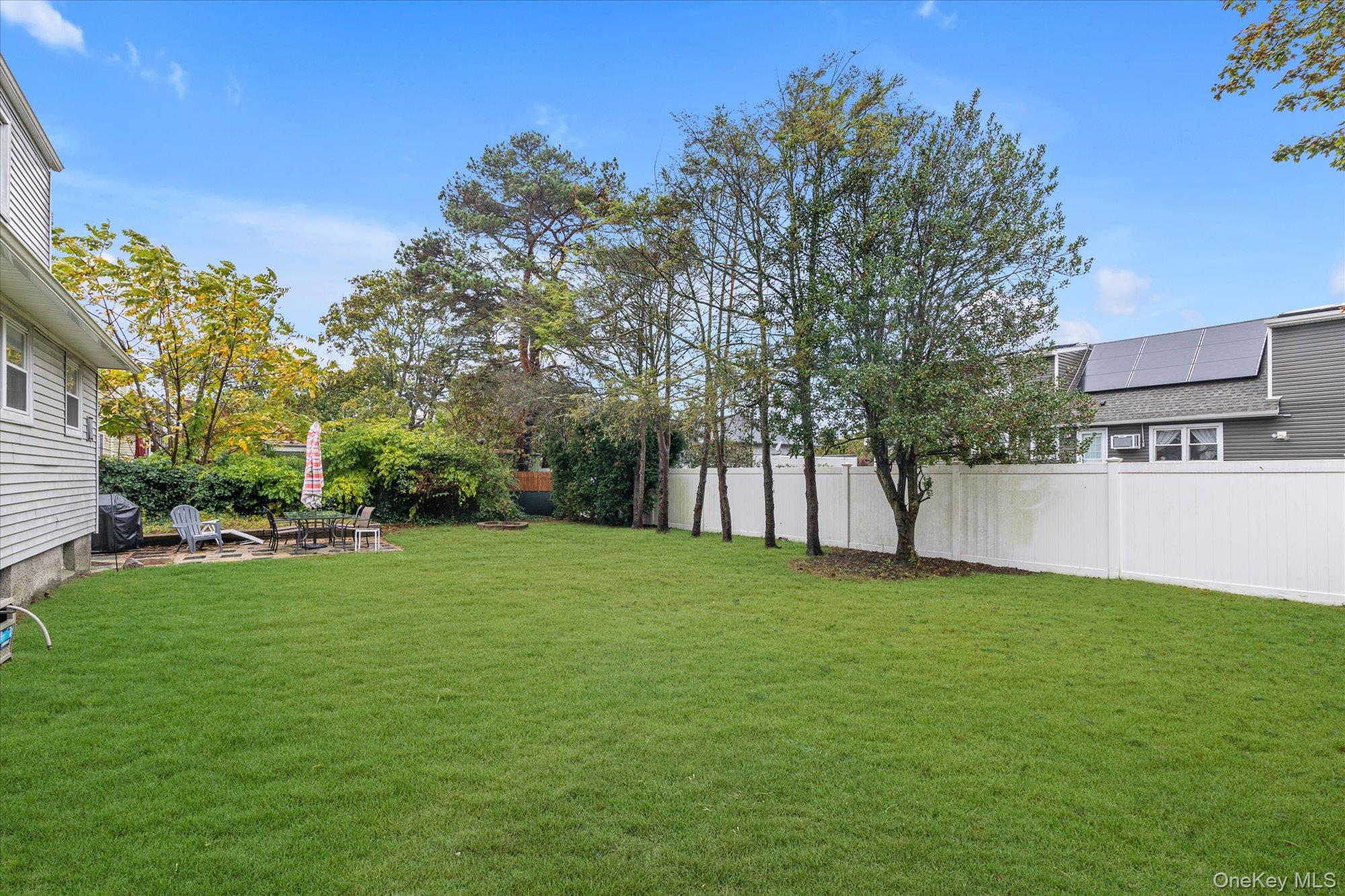 35 Burling Lane S, West Islip, NY 11795