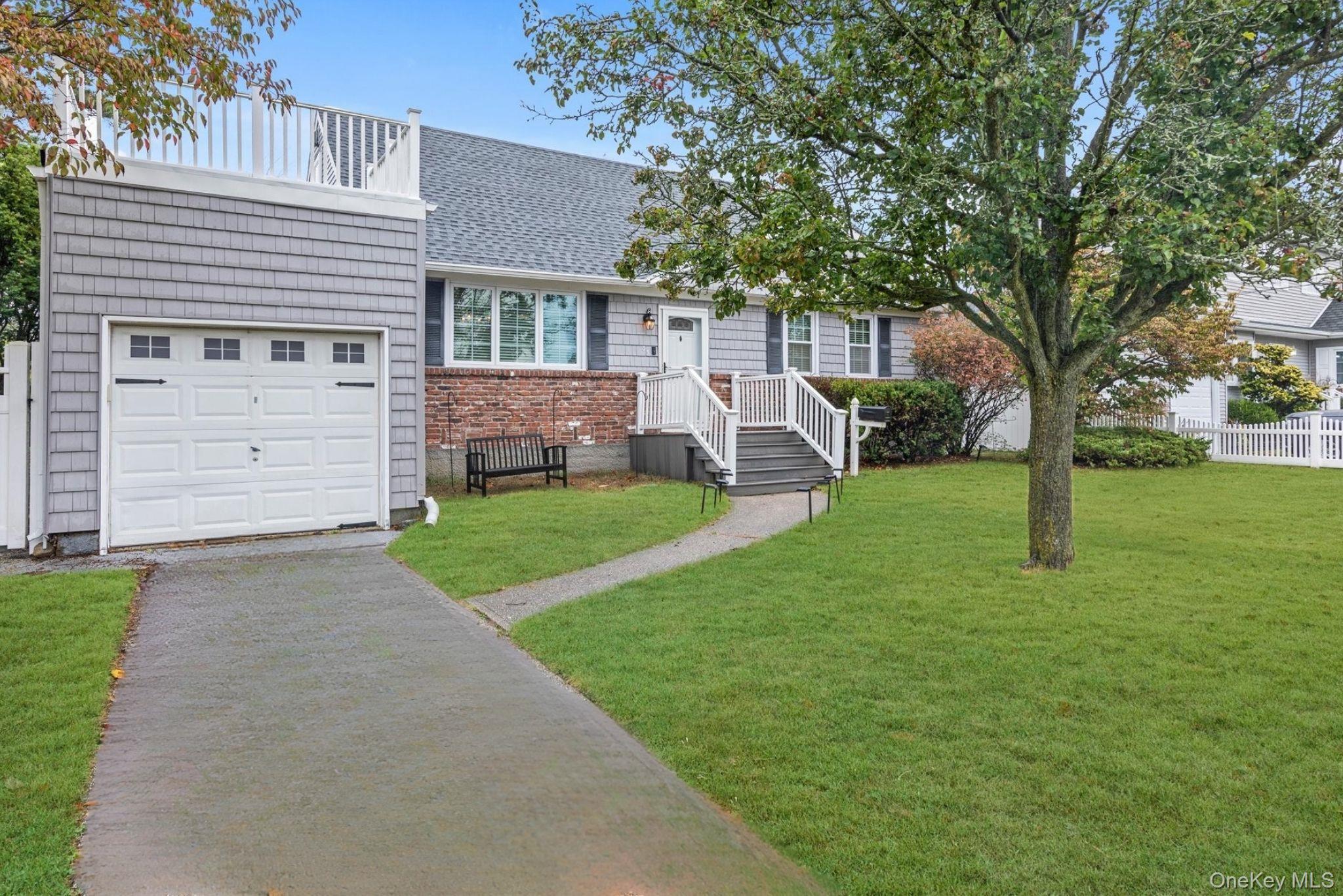 35 Burling Lane S, West Islip, NY 11795