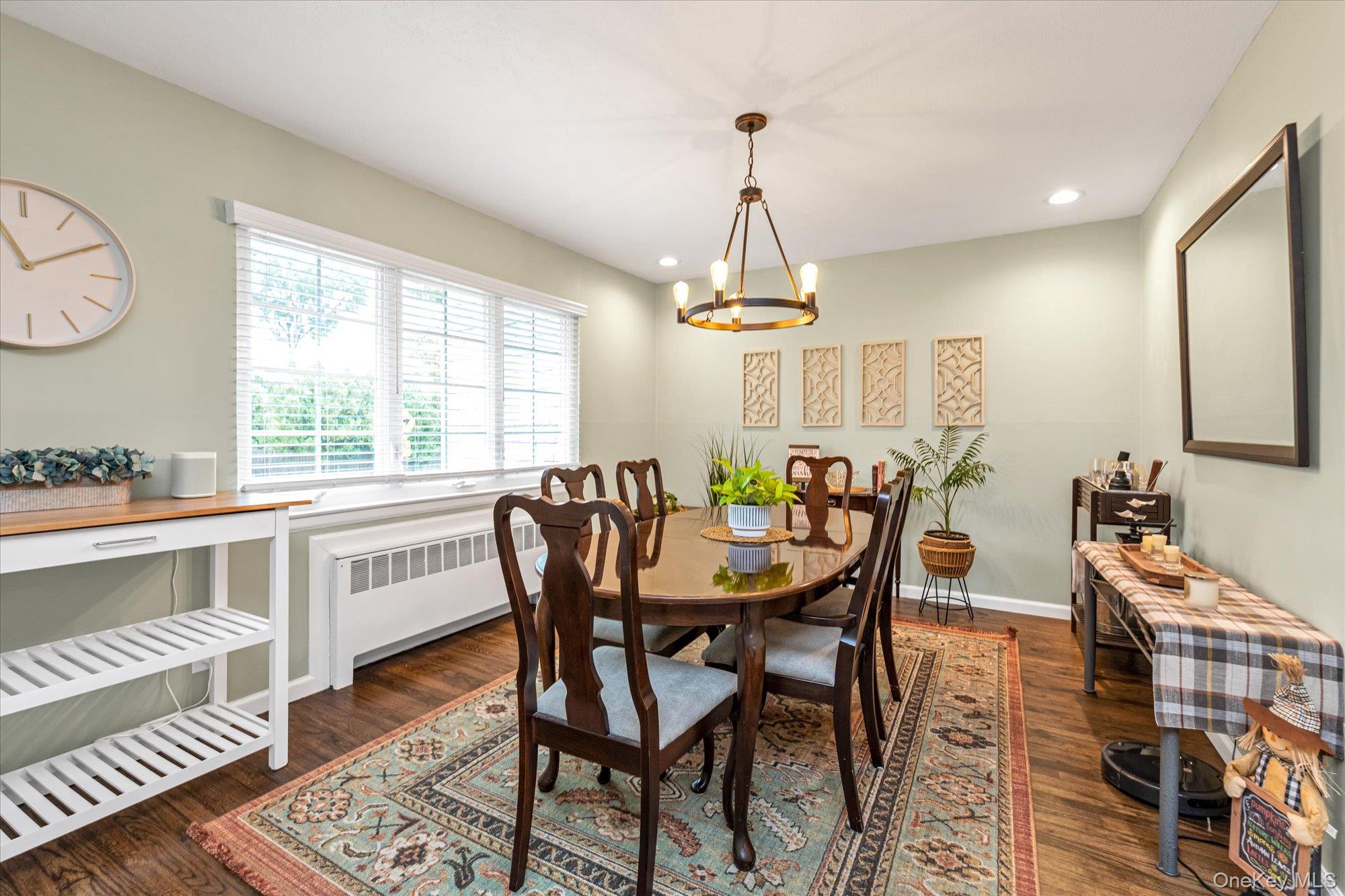 35 Burling Lane S, West Islip, NY 11795