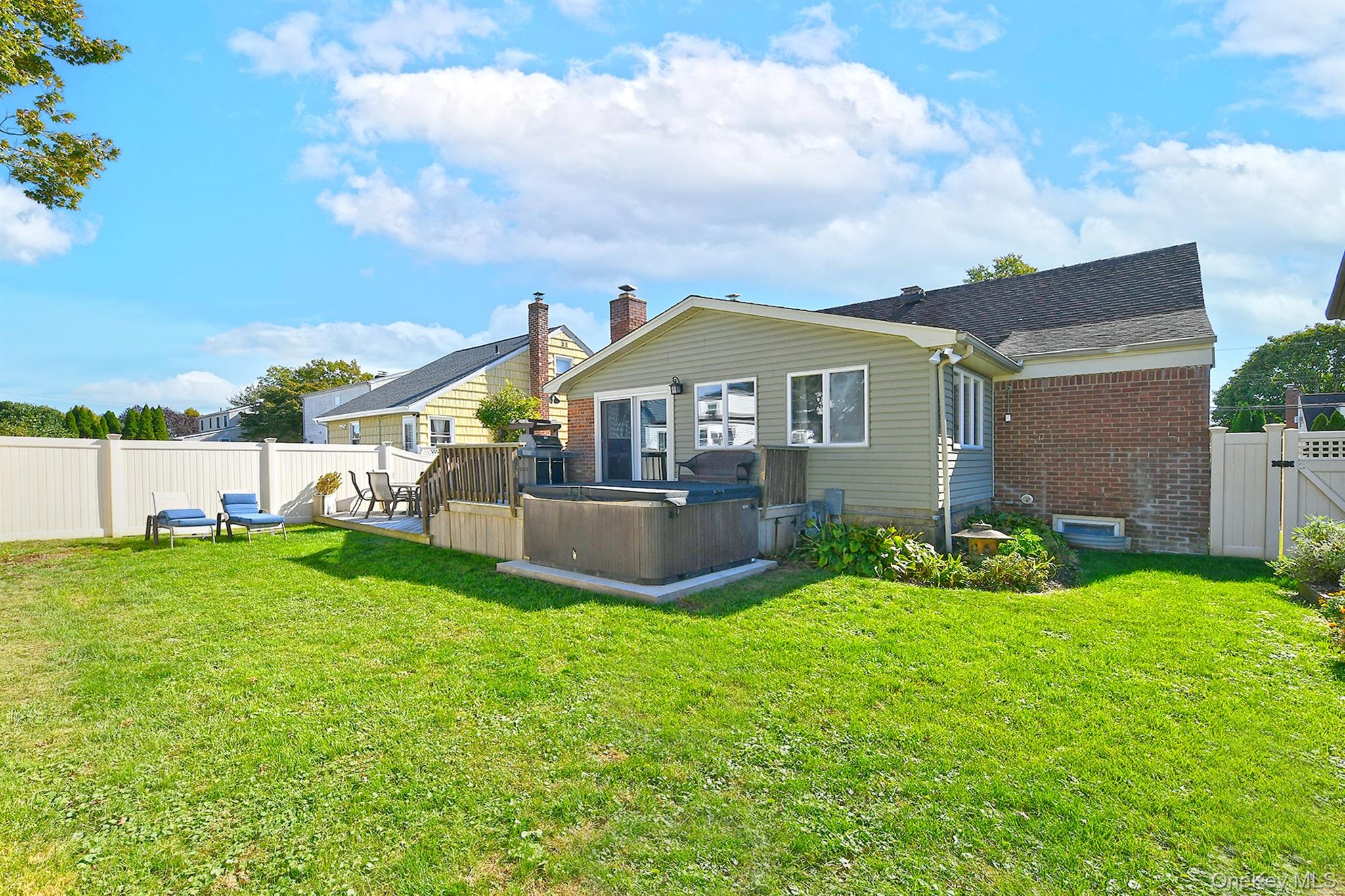 2499 3rd Avenue, East Meadow, NY 11554