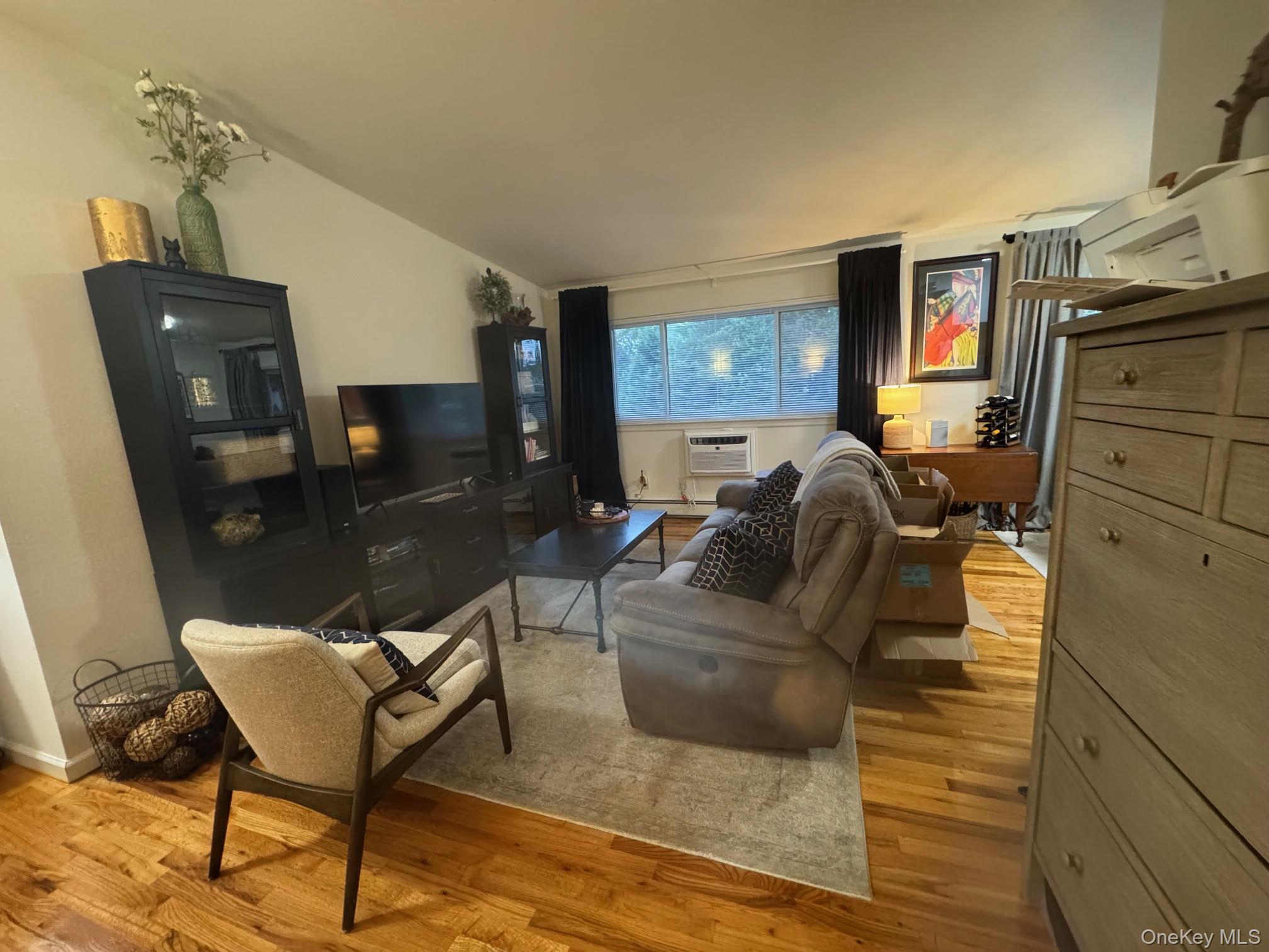 8 wildwood gardens # G2, Port Washington, NY 11050