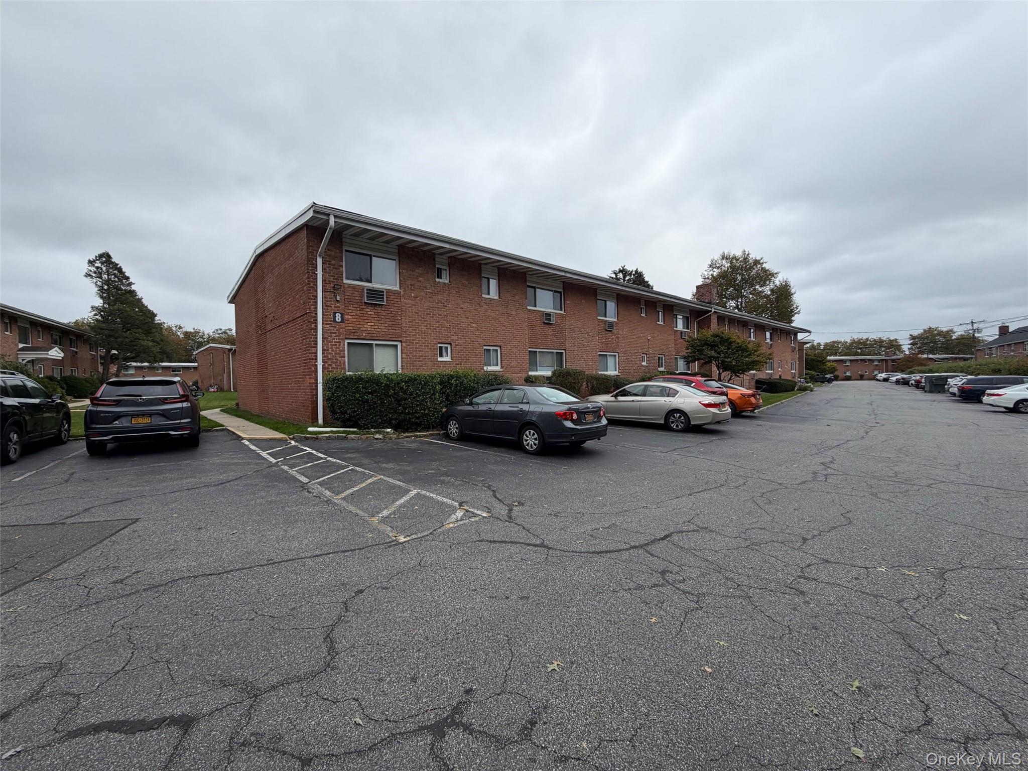 8 wildwood gardens # G2, Port Washington, NY 11050