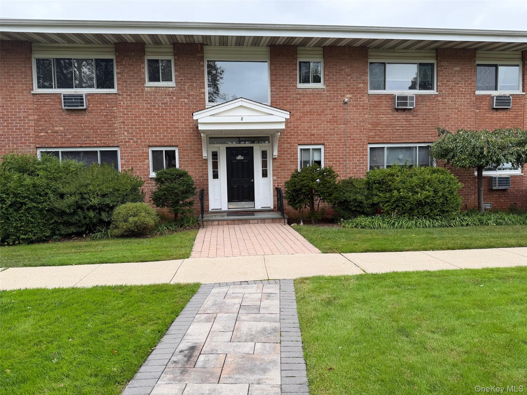 8 wildwood gardens # G2, Port Washington, NY 11050