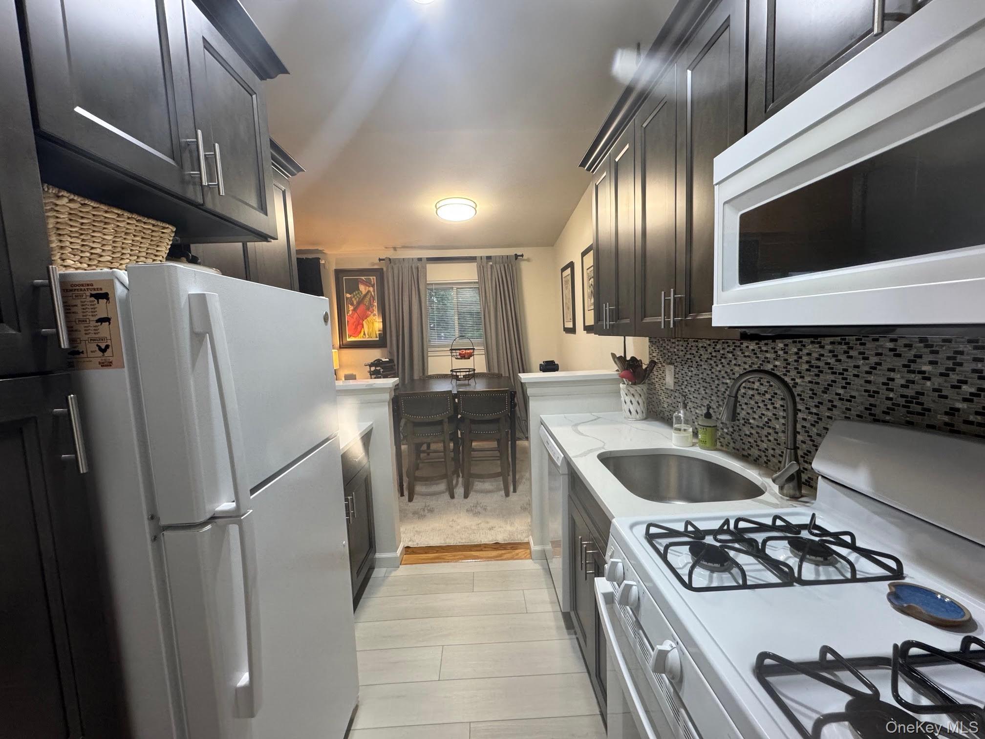 8 wildwood gardens # G2, Port Washington, NY 11050