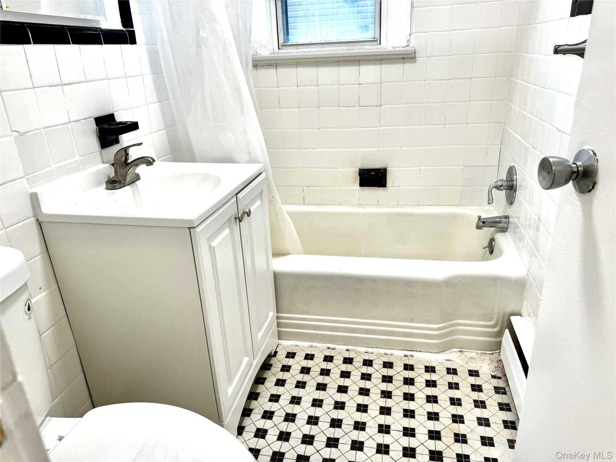 1573 9th Street, West Babylon, NY 11704