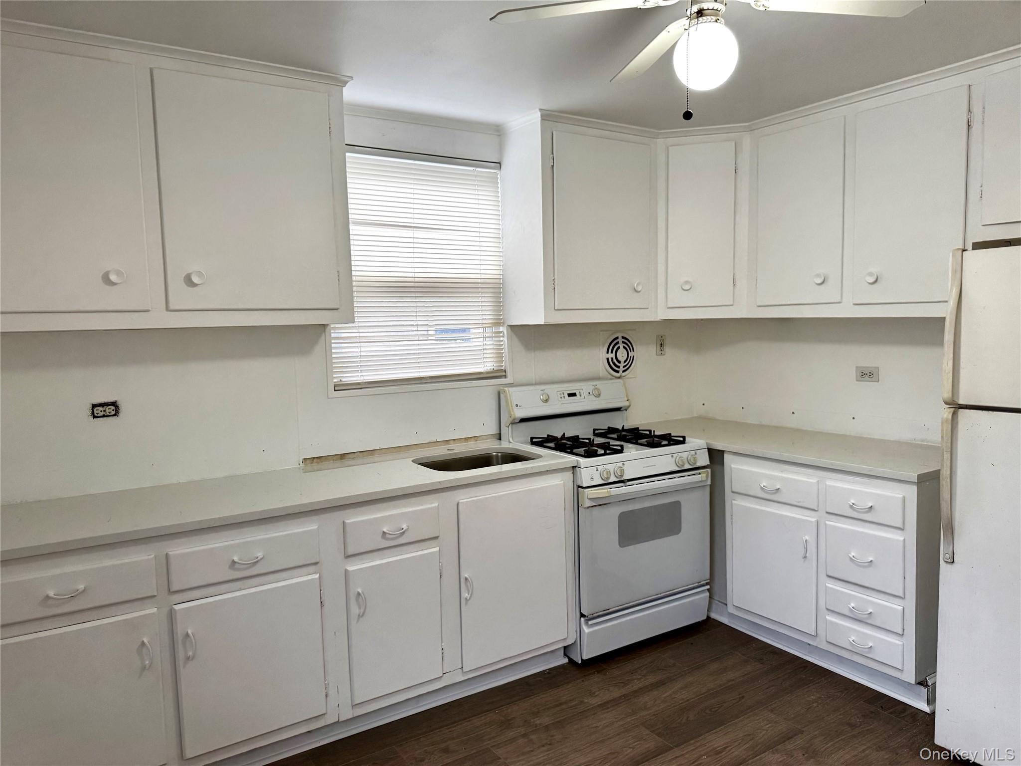 1573 9th Street, West Babylon, NY 11704