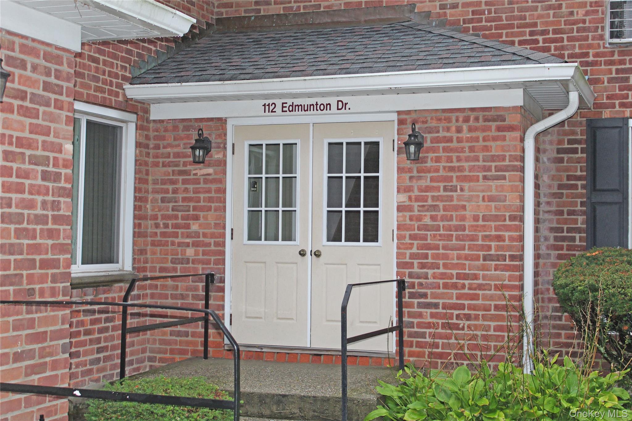 112 Edmunton Drive # C4, North Babylon, NY 11703