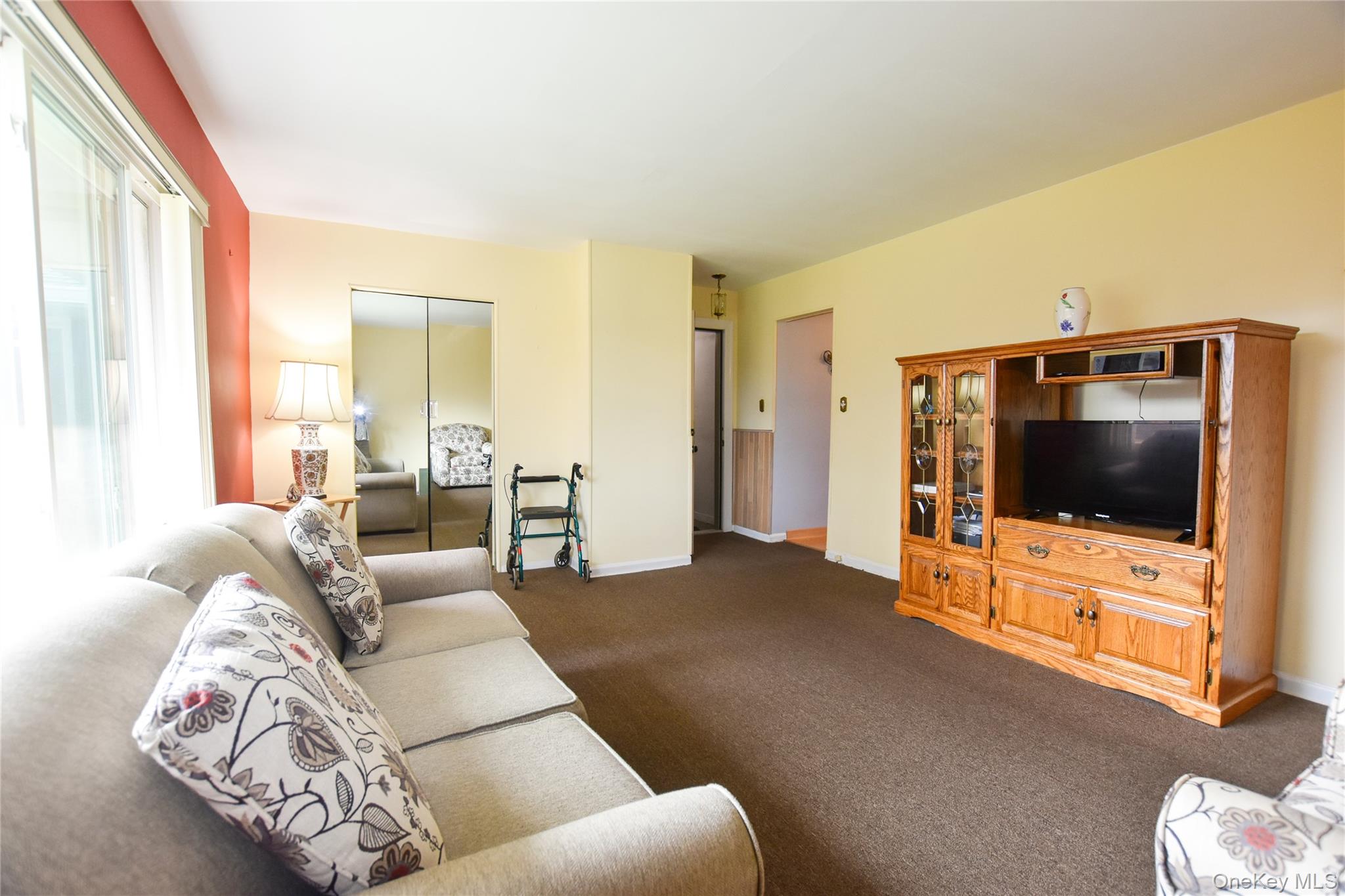 112 Edmunton Drive # C4, North Babylon, NY 11703