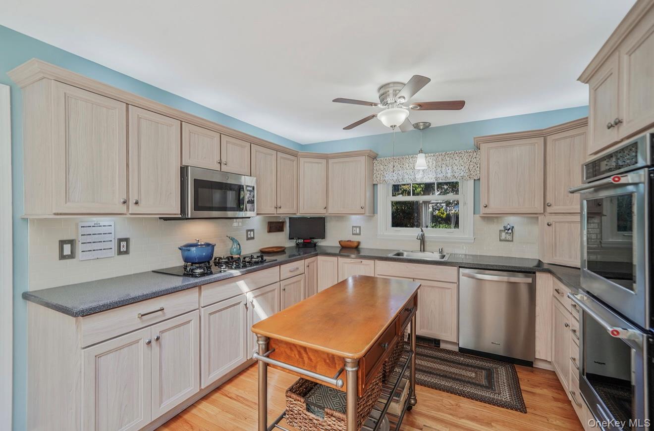 50 Head Of The Neck Road, Bellport, NY 11713