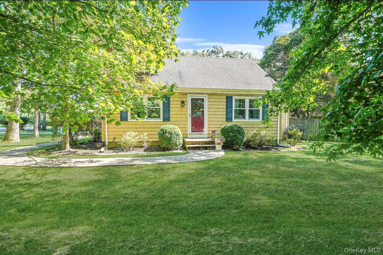 50 Head Of The Neck Road, Bellport, NY 11713