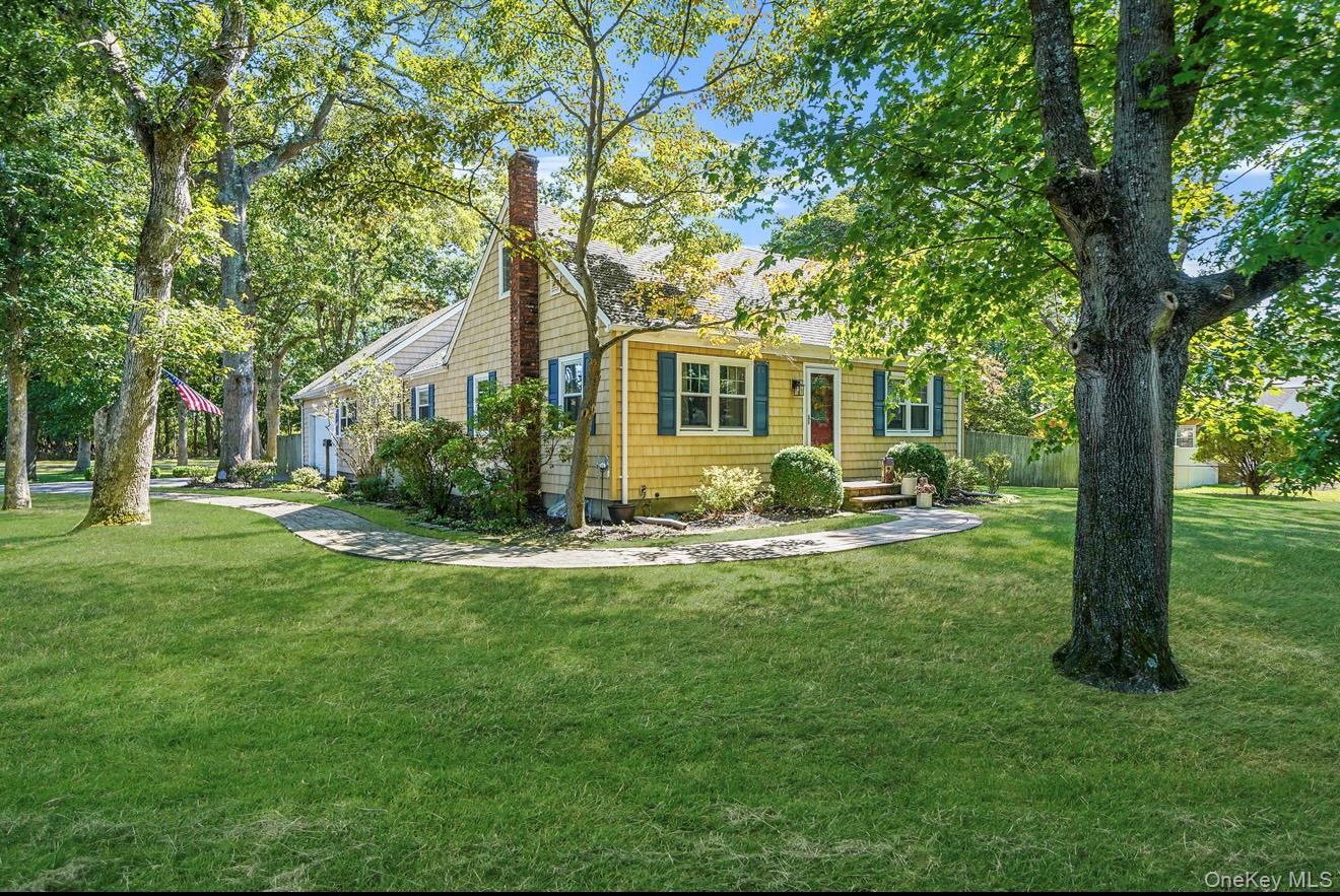 50 Head Of The Neck Road, Bellport, NY 11713