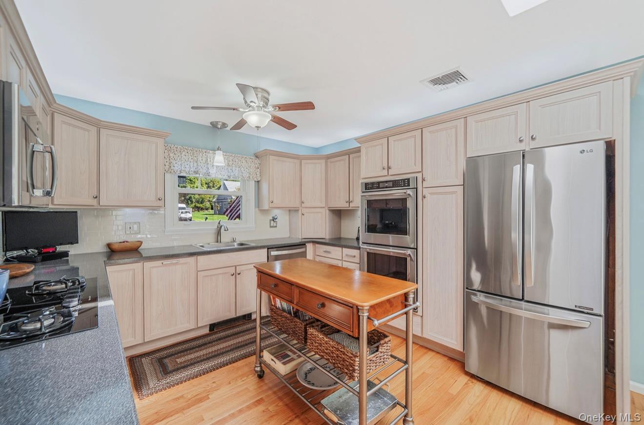 50 Head Of The Neck Road, Bellport, NY 11713