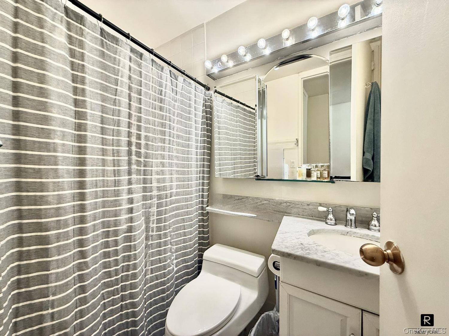 393 West 49th Street # 2-PP, New York (Manhattan), NY 10019