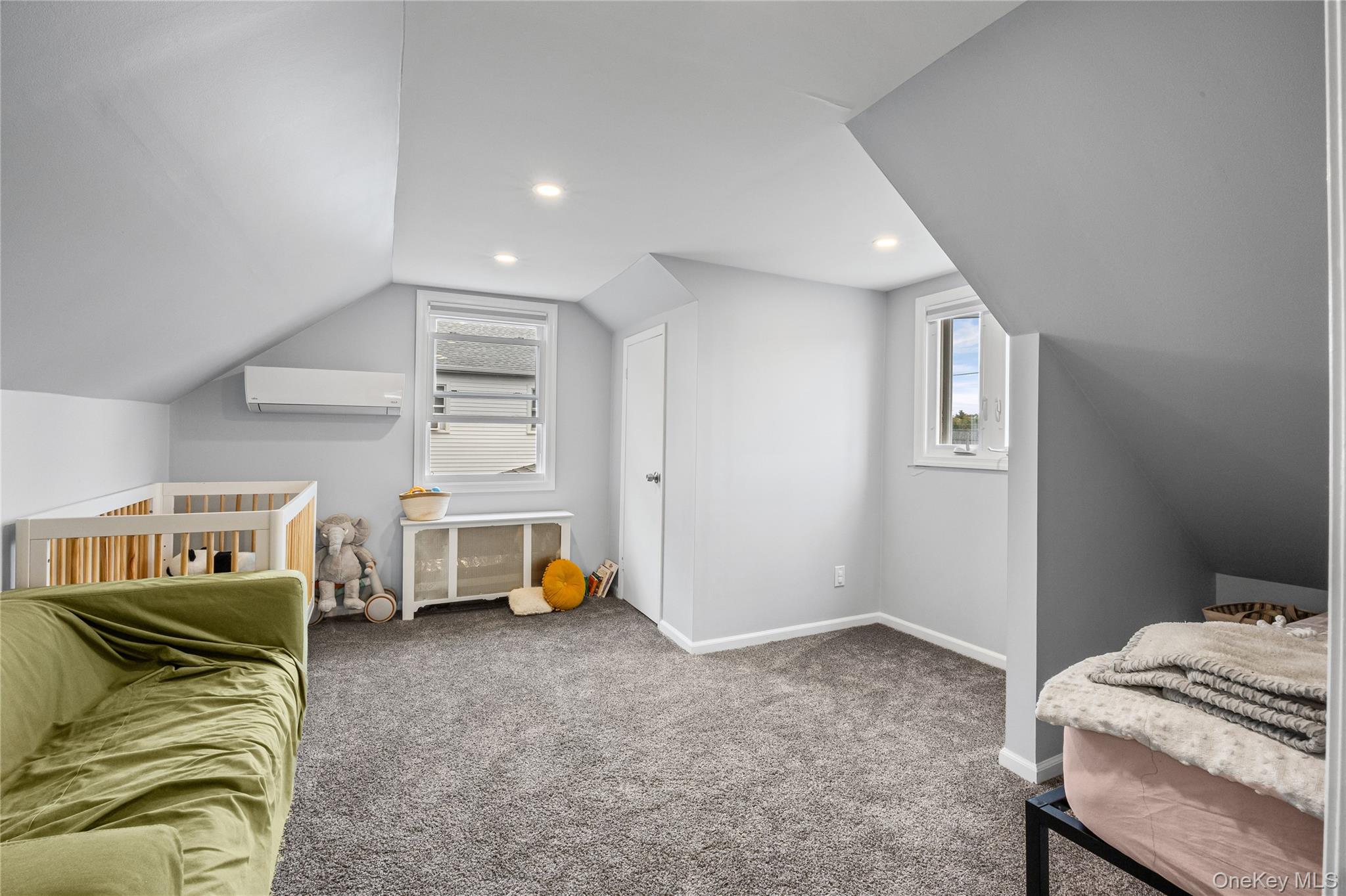 8 Ellsworth Place, East Northport, NY 11731