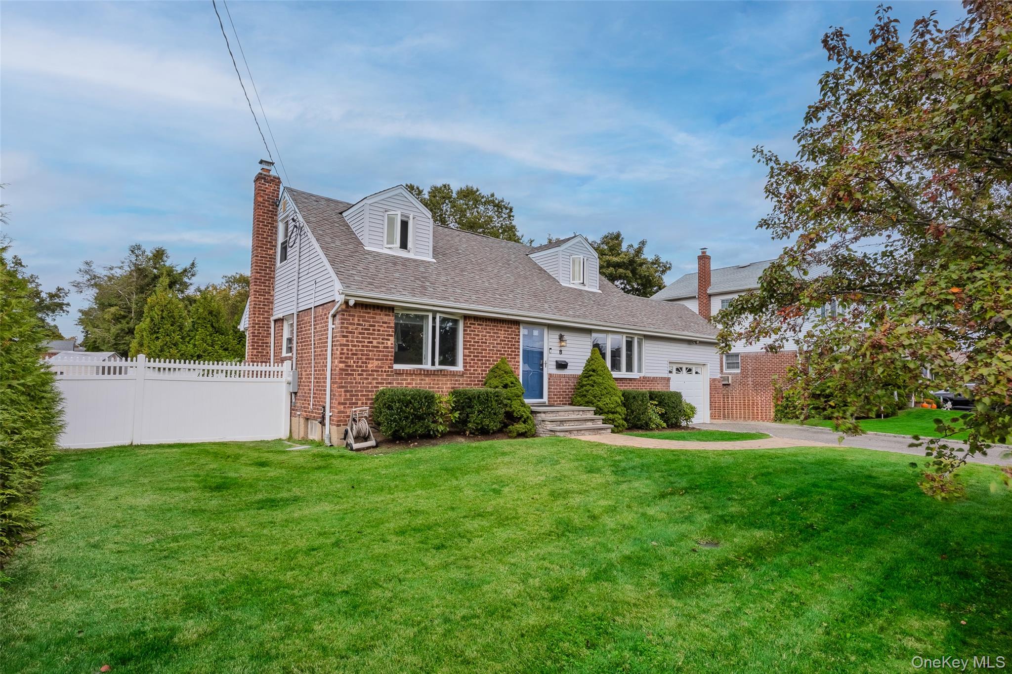 8 Ellsworth Place, East Northport, NY 11731