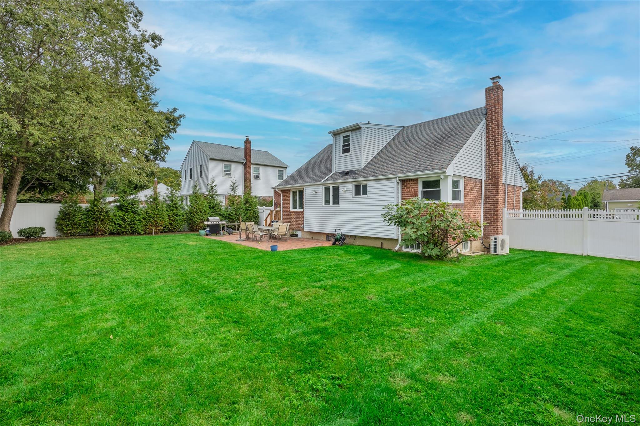 8 Ellsworth Place, East Northport, NY 11731