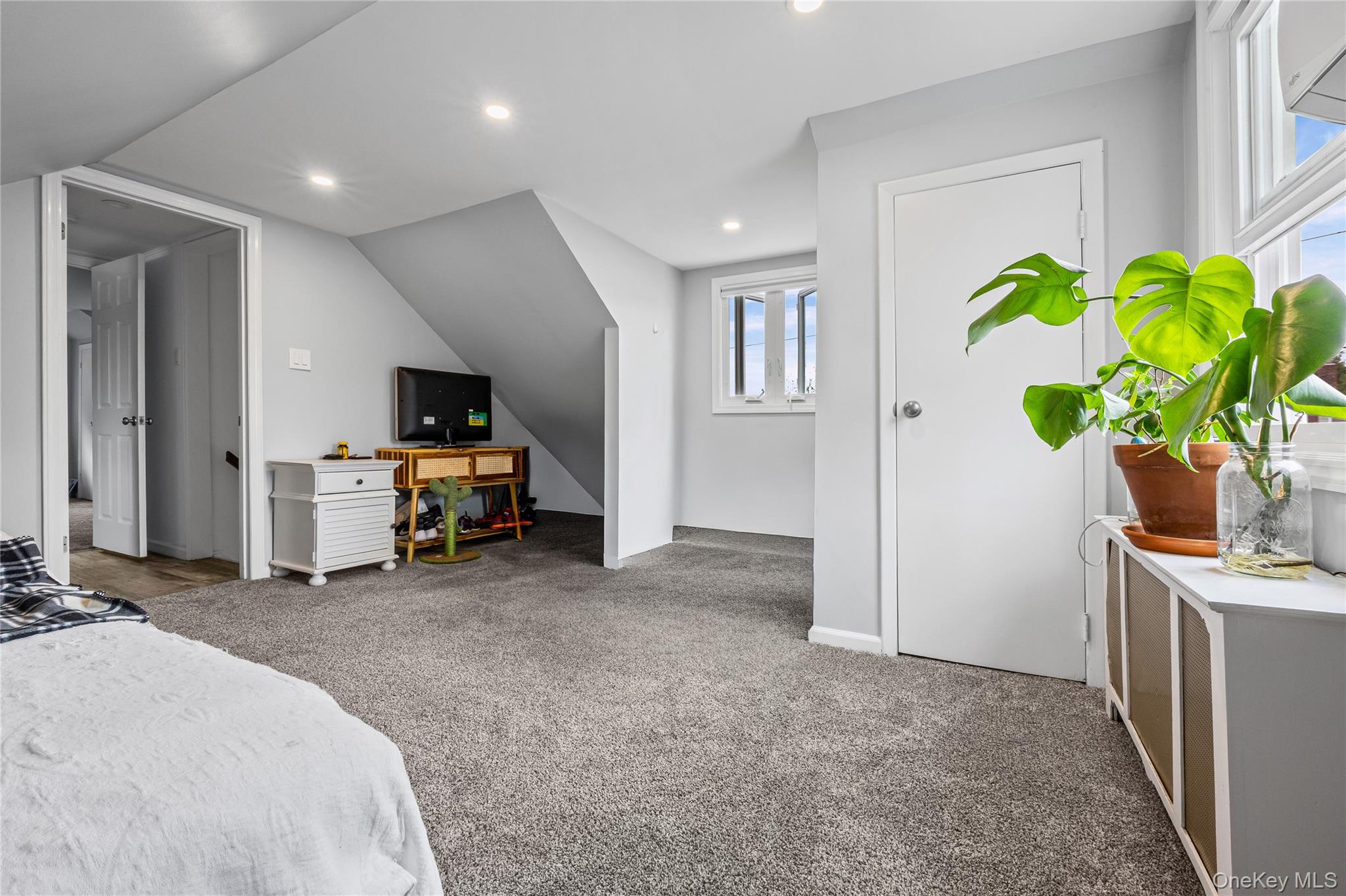 8 Ellsworth Place, East Northport, NY 11731