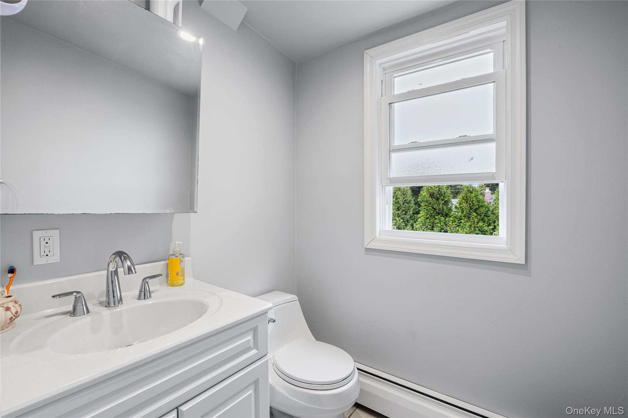 8 Ellsworth Place, East Northport, NY 11731