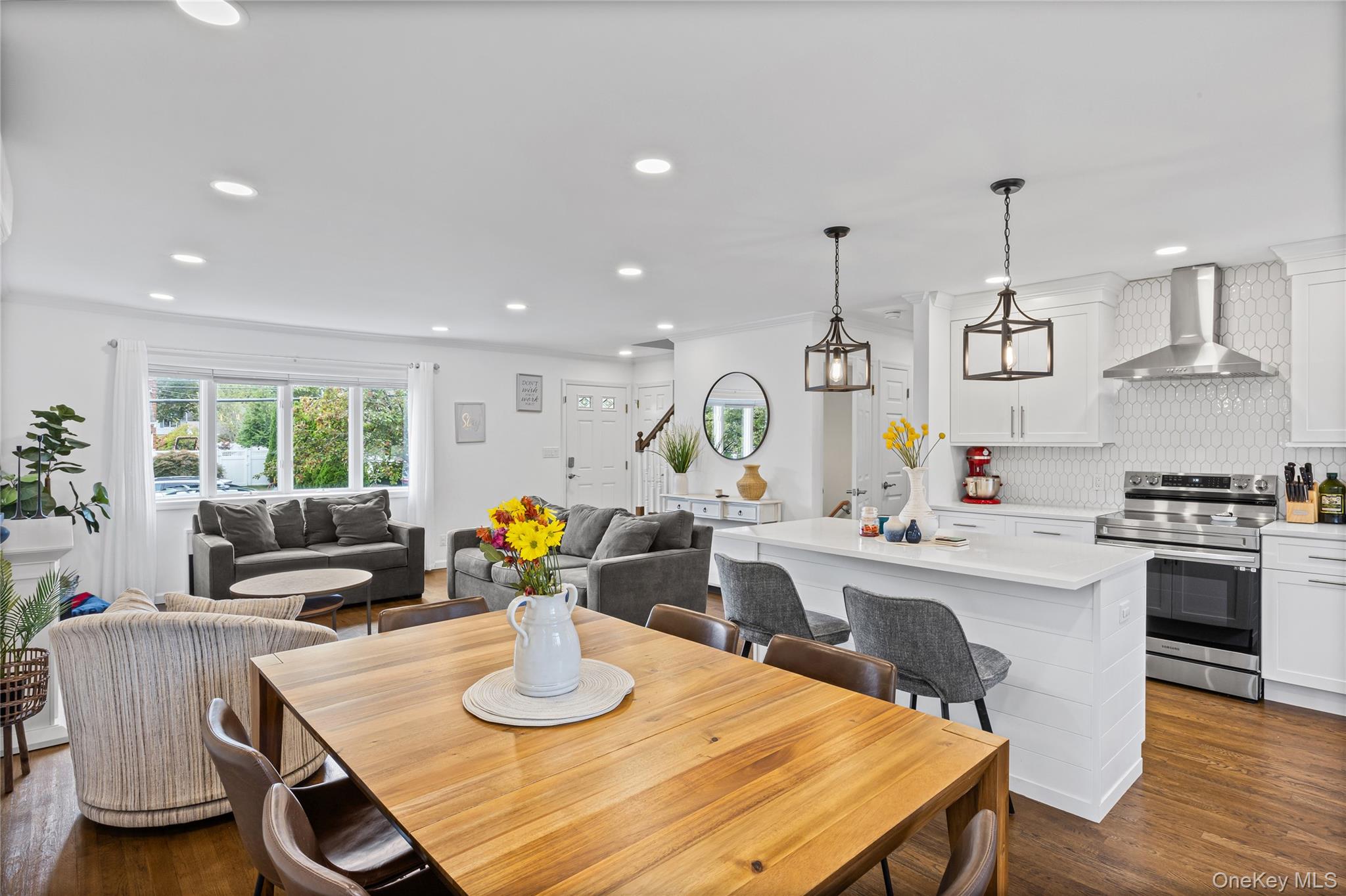 8 Ellsworth Place, East Northport, NY 11731