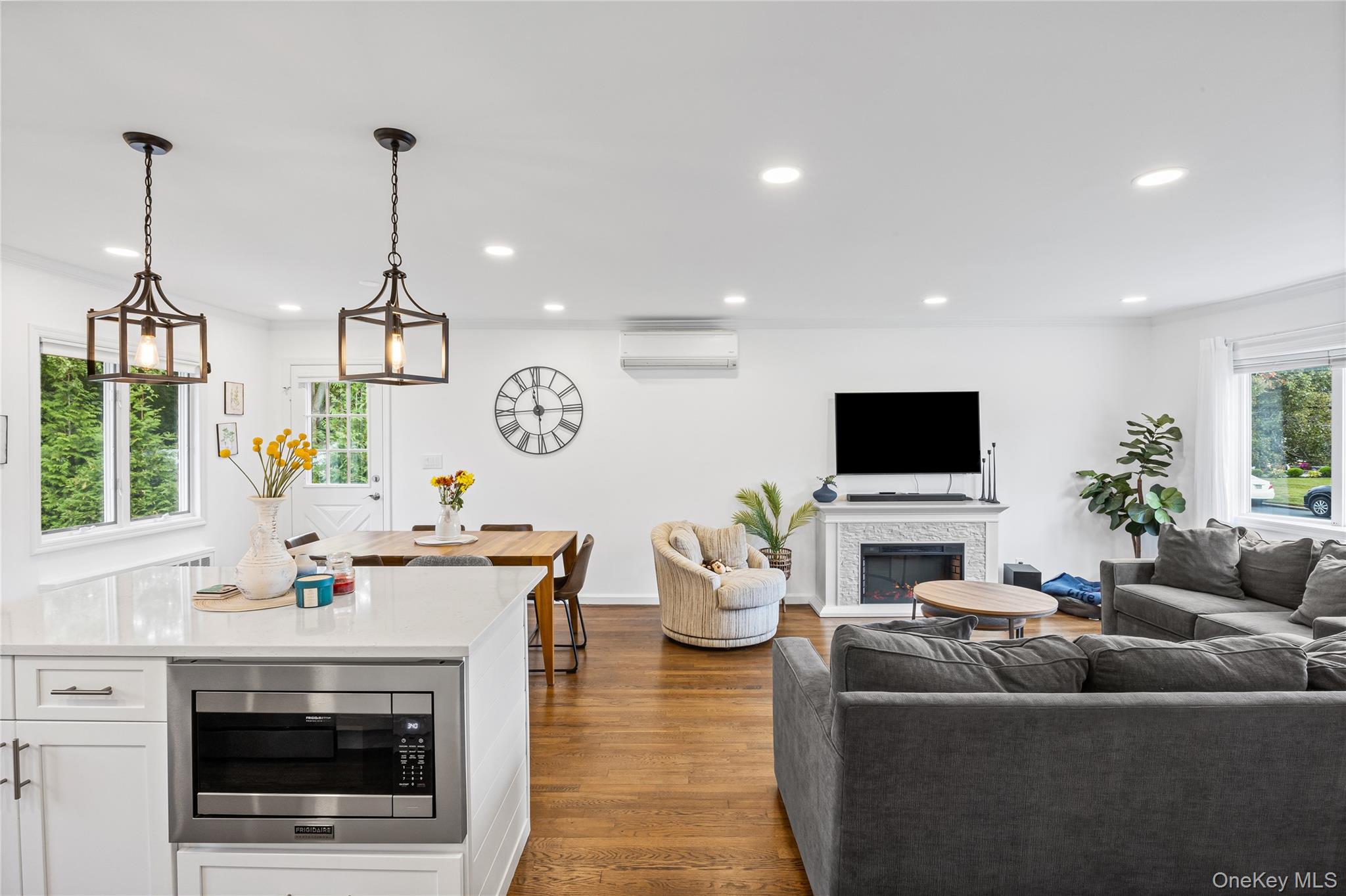 8 Ellsworth Place, East Northport, NY 11731