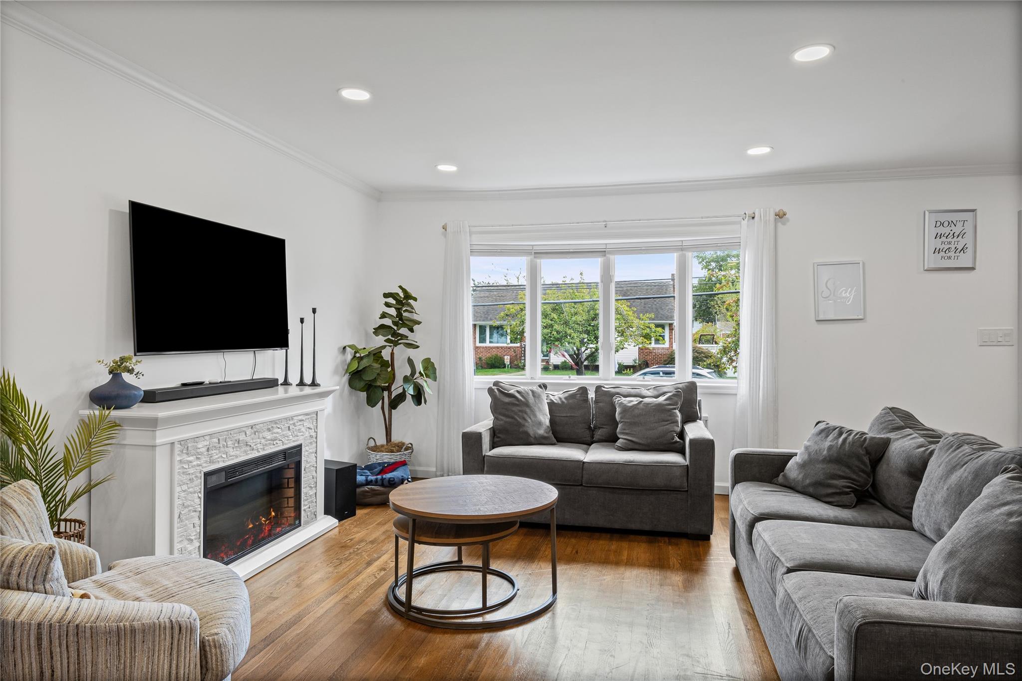 8 Ellsworth Place, East Northport, NY 11731