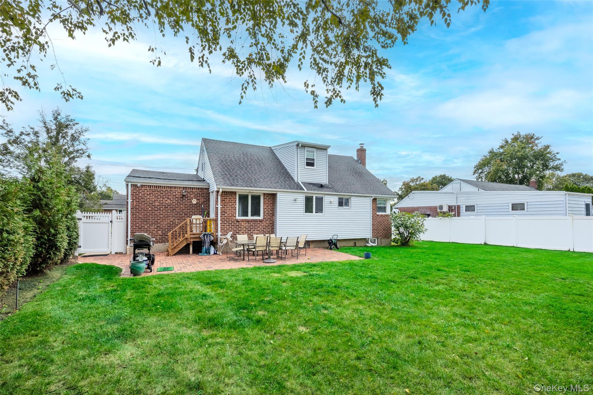 8 Ellsworth Place, East Northport, NY 11731