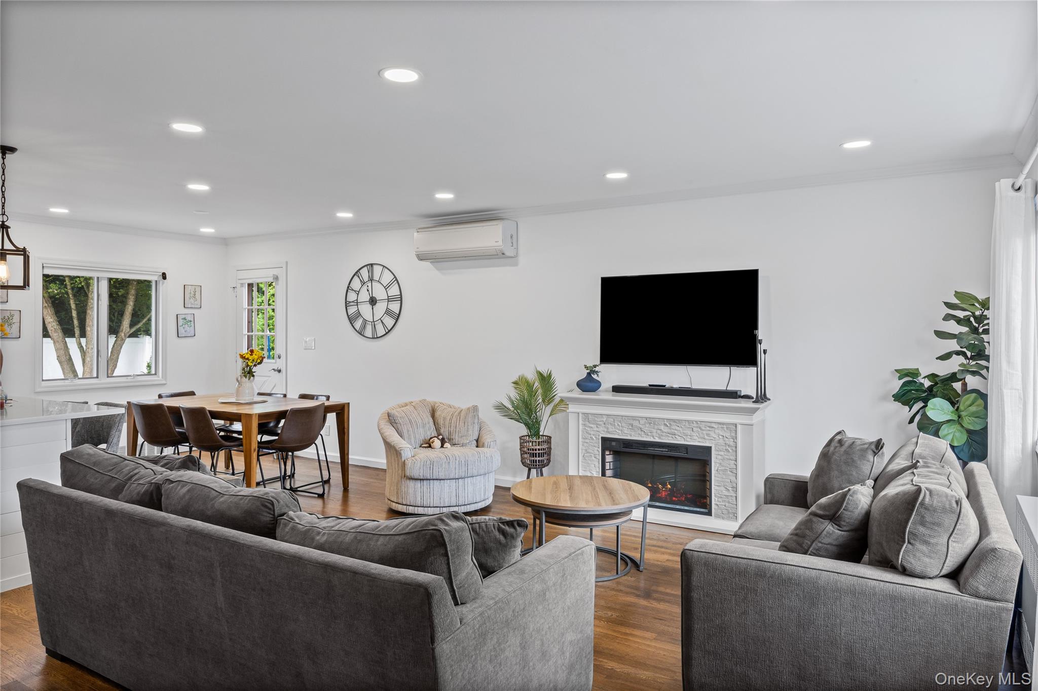 8 Ellsworth Place, East Northport, NY 11731