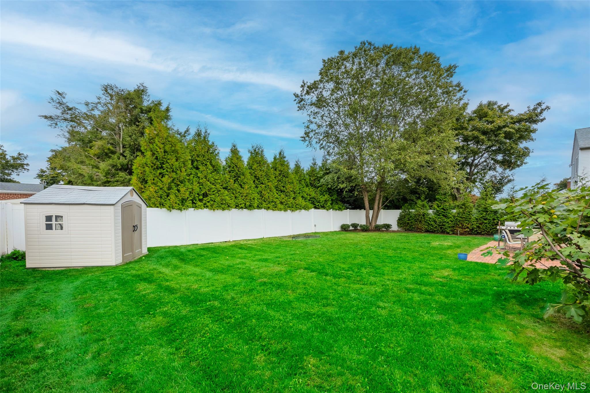 8 Ellsworth Place, East Northport, NY 11731