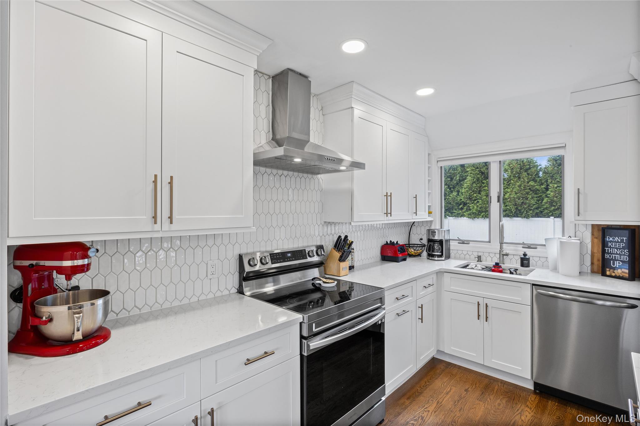 8 Ellsworth Place, East Northport, NY 11731