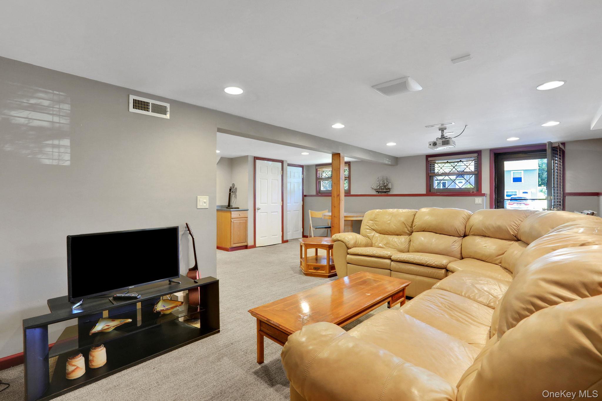 10 Benton Road, Poughkeepsie, NY 12603