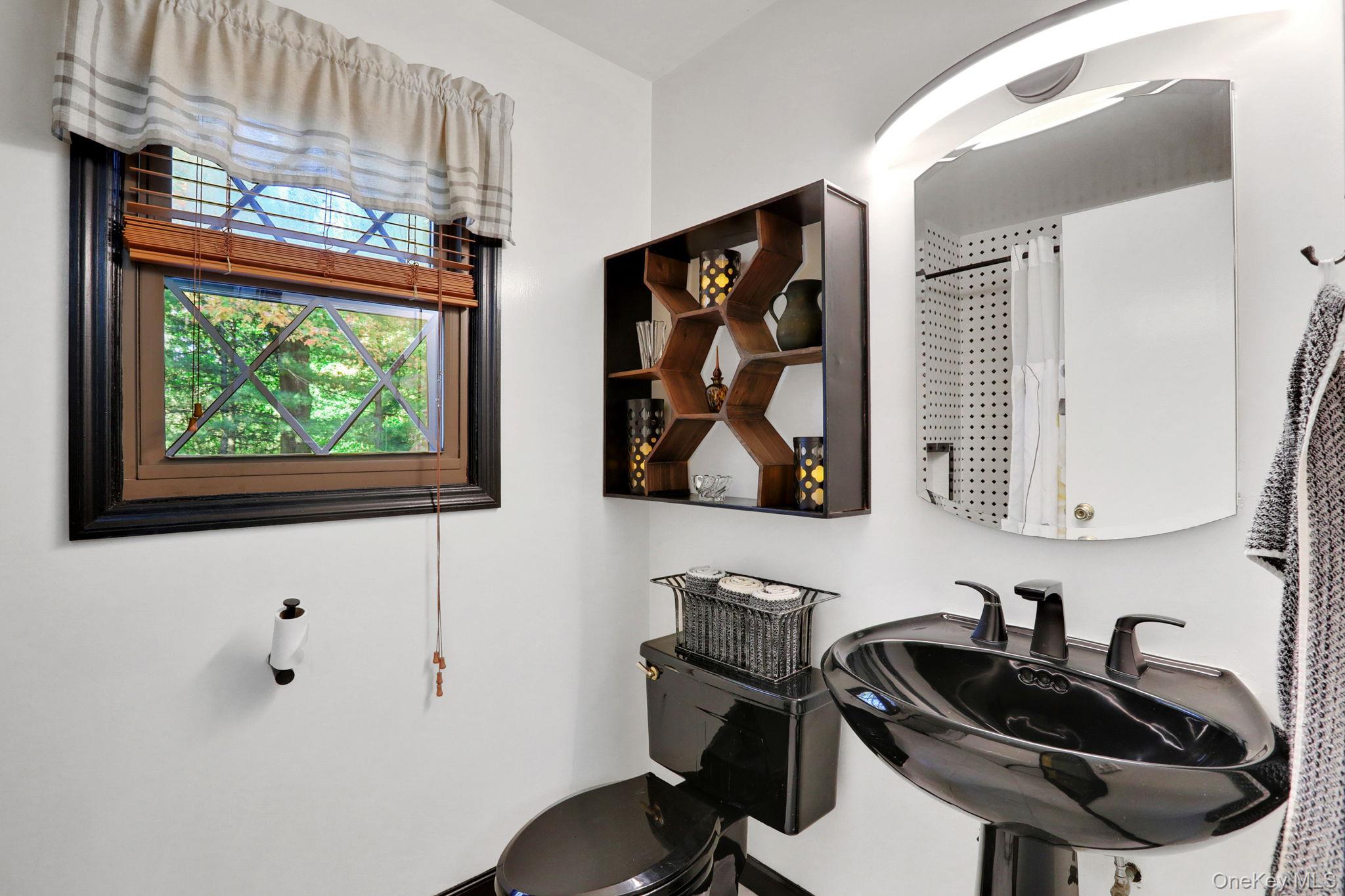 10 Benton Road, Poughkeepsie, NY 12603