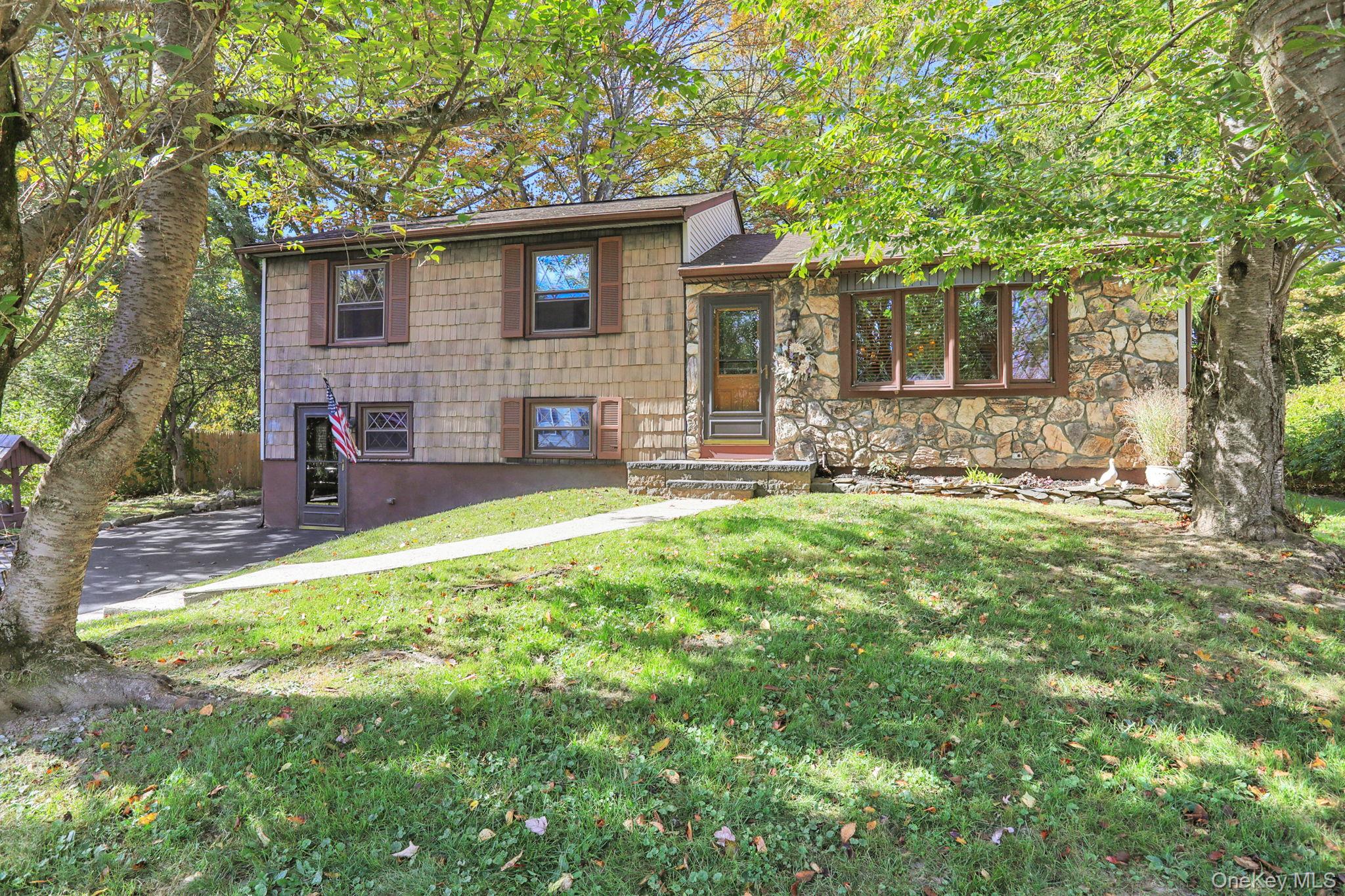 10 Benton Road, Poughkeepsie, NY 12603