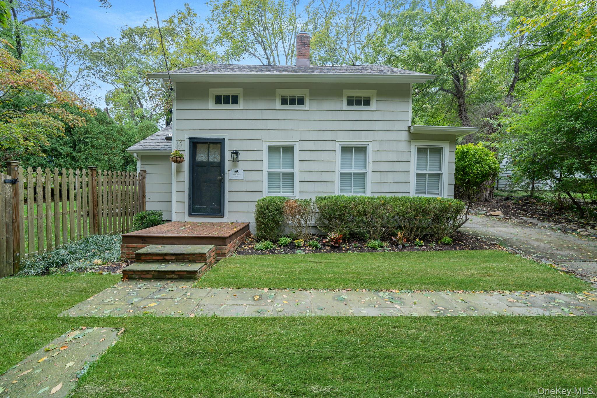 69 Hollow Road, Stony Brook, NY 11790