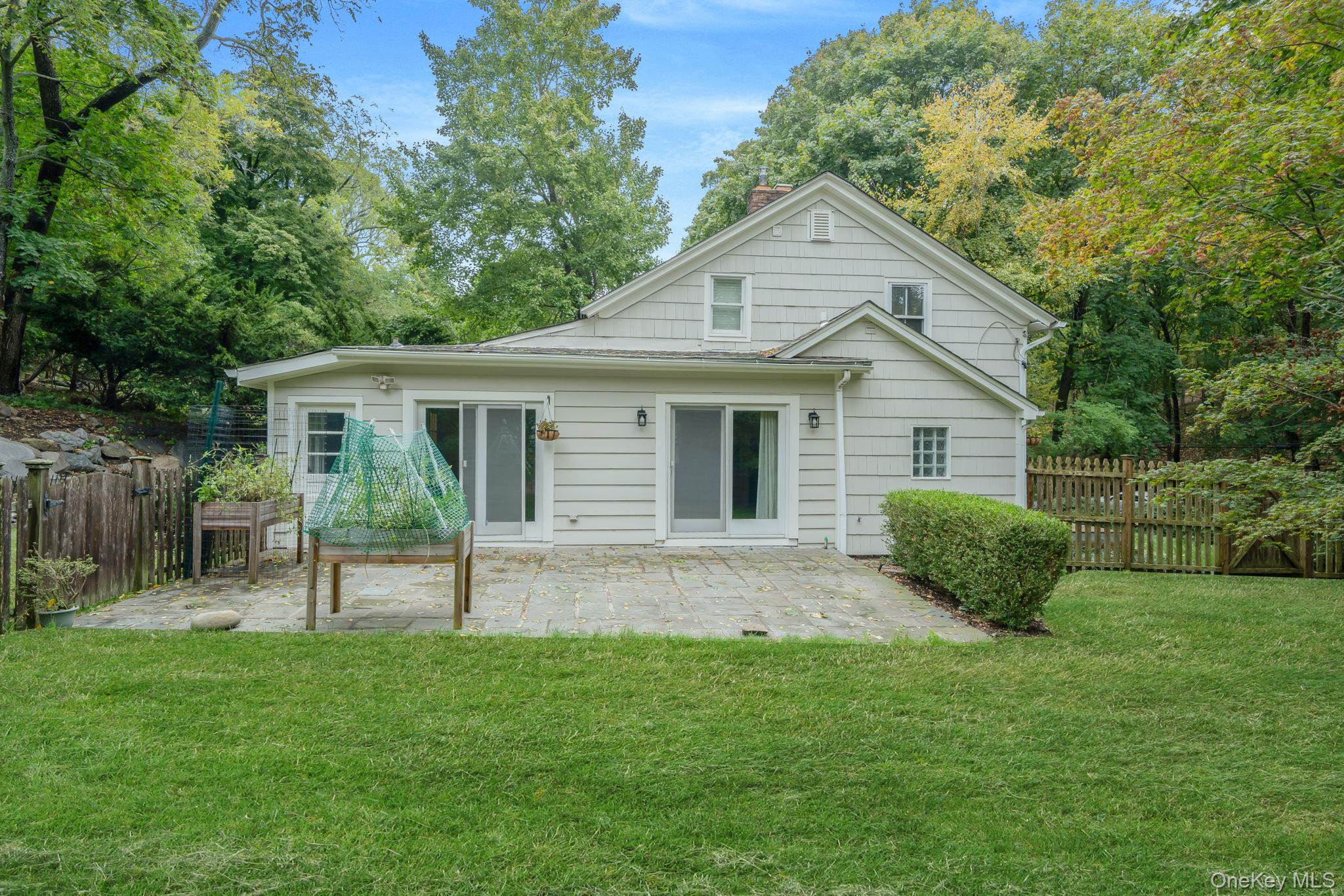 69 Hollow Road, Stony Brook, NY 11790