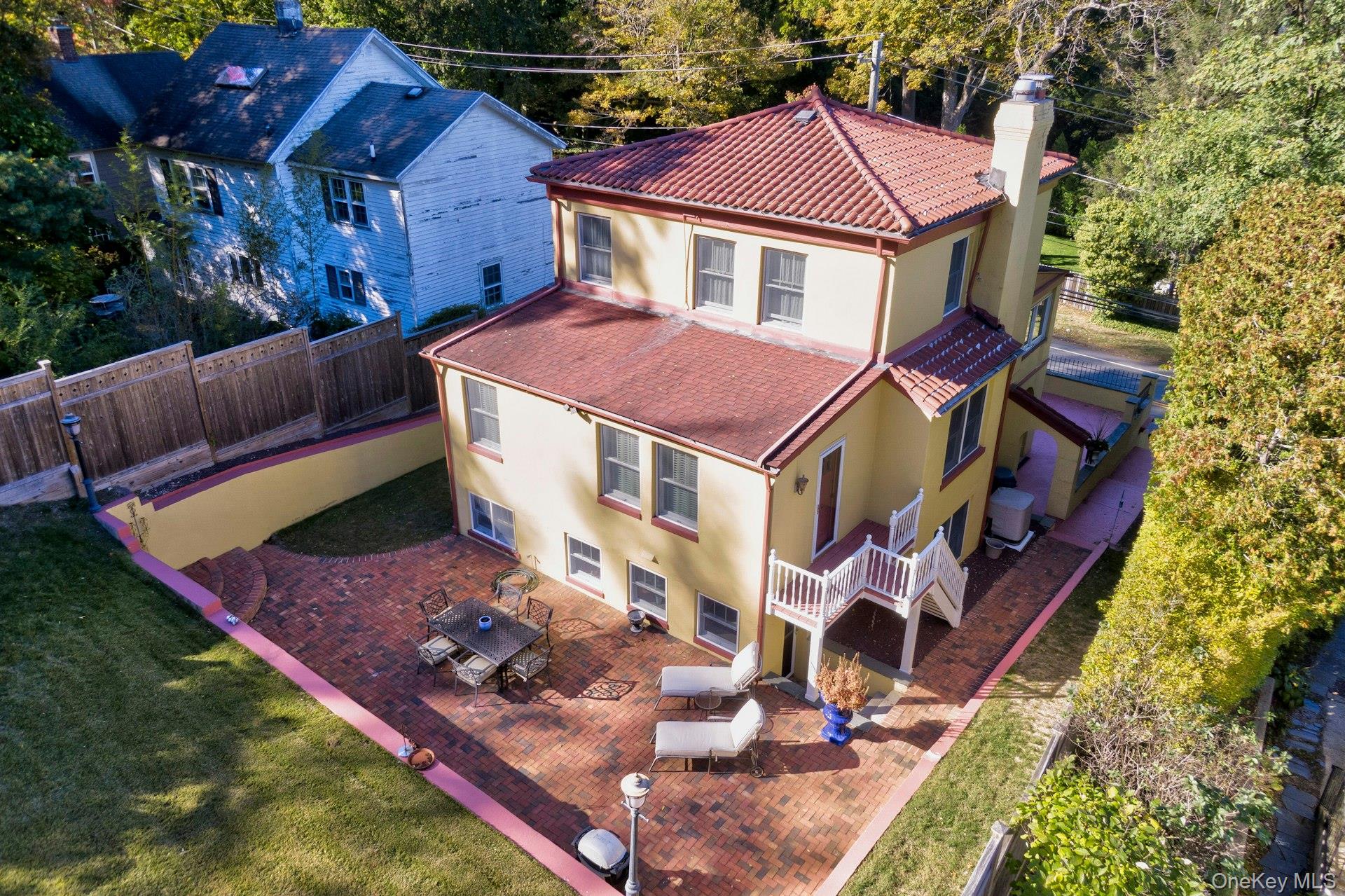 126 Cove Road, Oyster Bay Cove, NY 11771