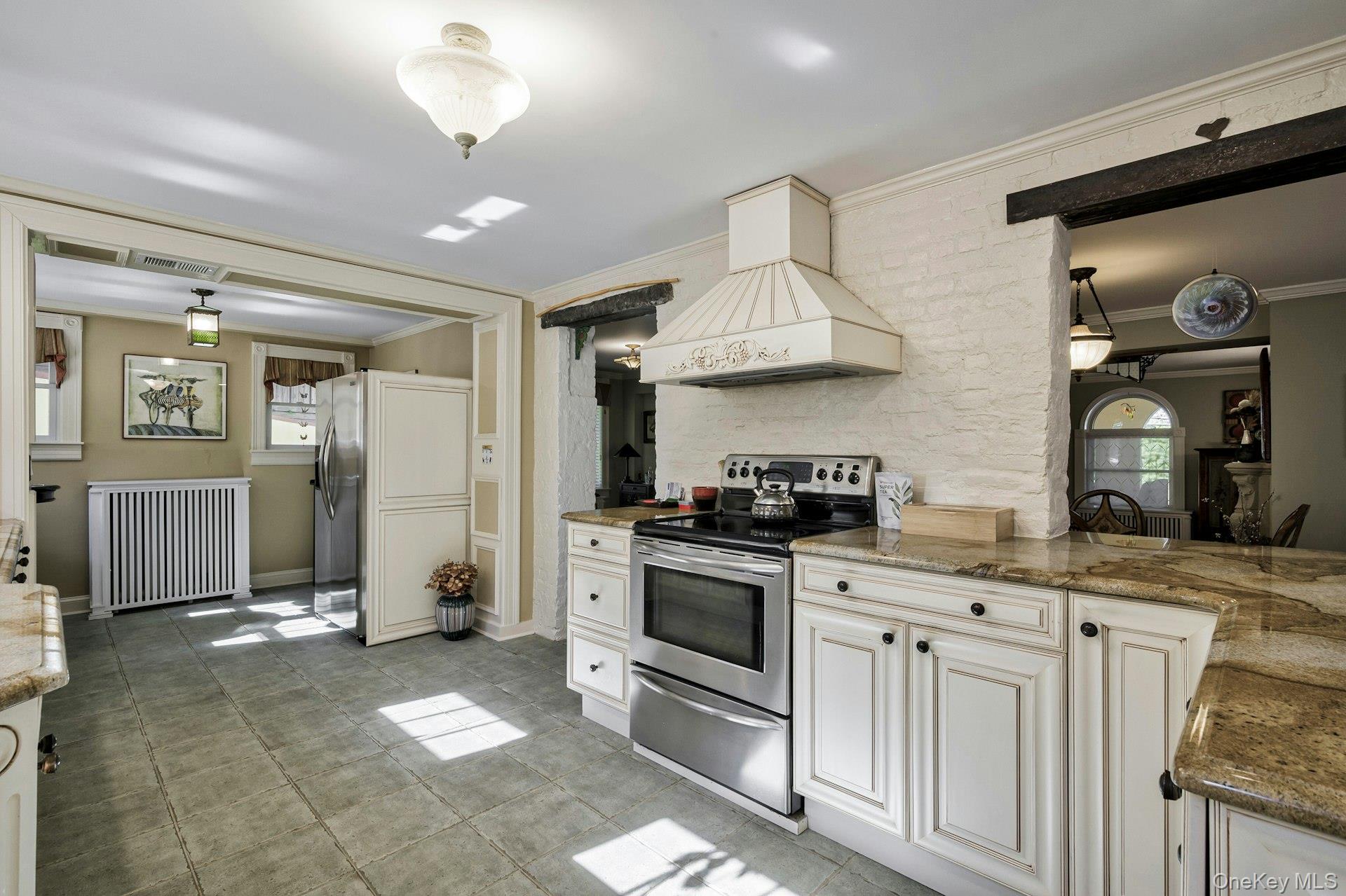 126 Cove Road, Oyster Bay Cove, NY 11771