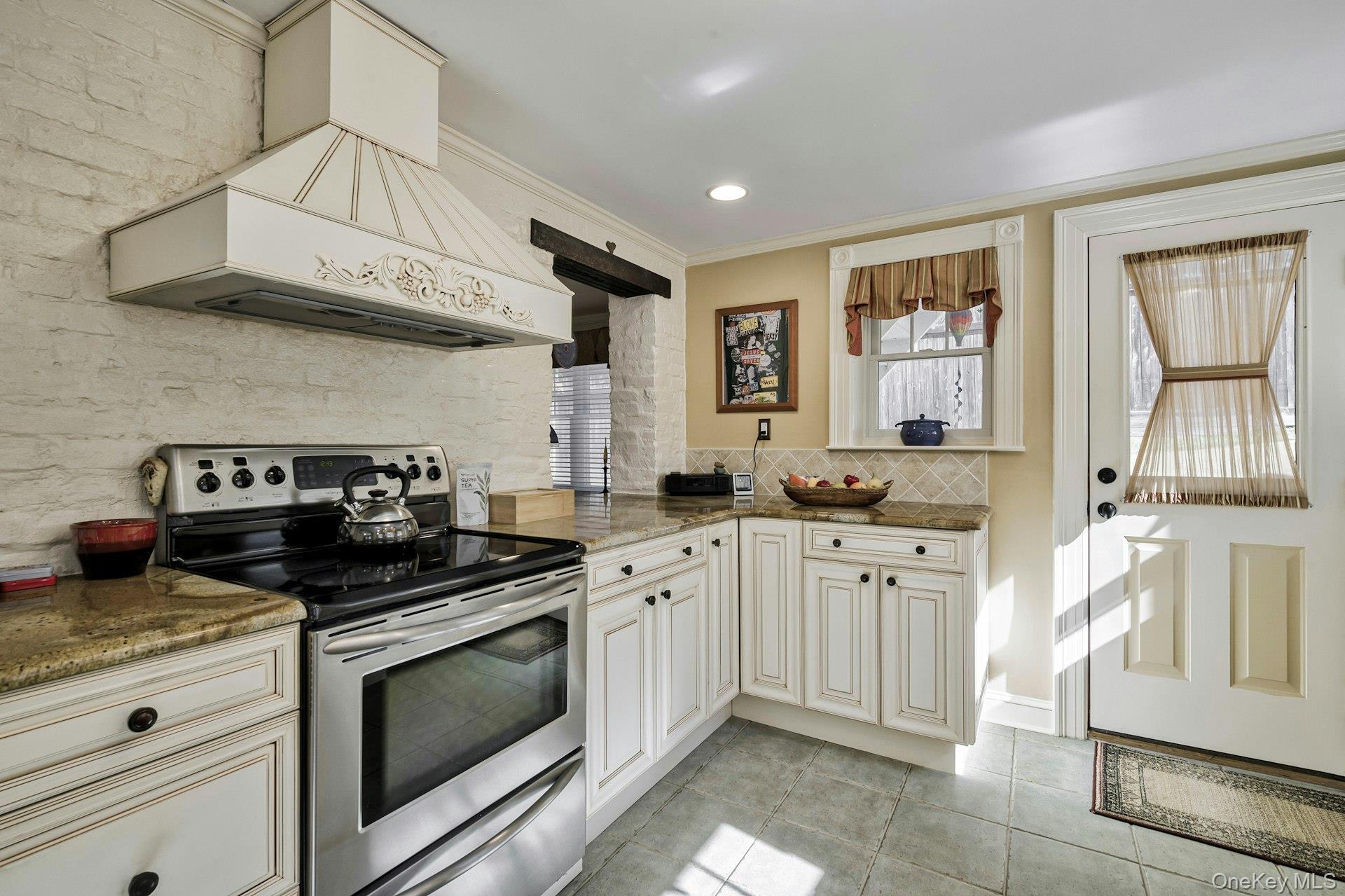 126 Cove Road, Oyster Bay Cove, NY 11771