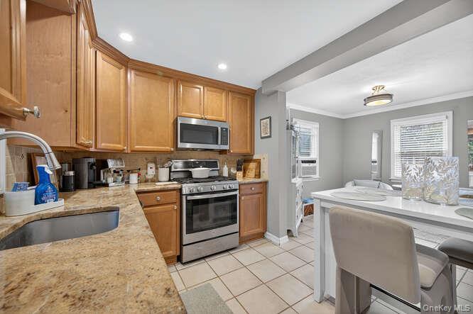 453 Andrews Road, Mineola, NY 11501