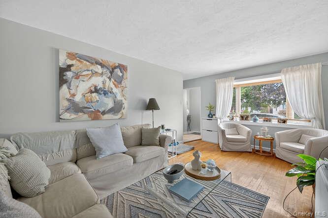 453 Andrews Road, Mineola, NY 11501