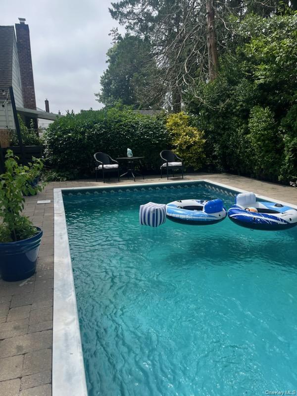 453 Andrews Road, Mineola, NY 11501