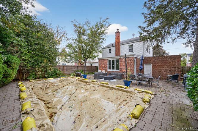 453 Andrews Road, Mineola, NY 11501