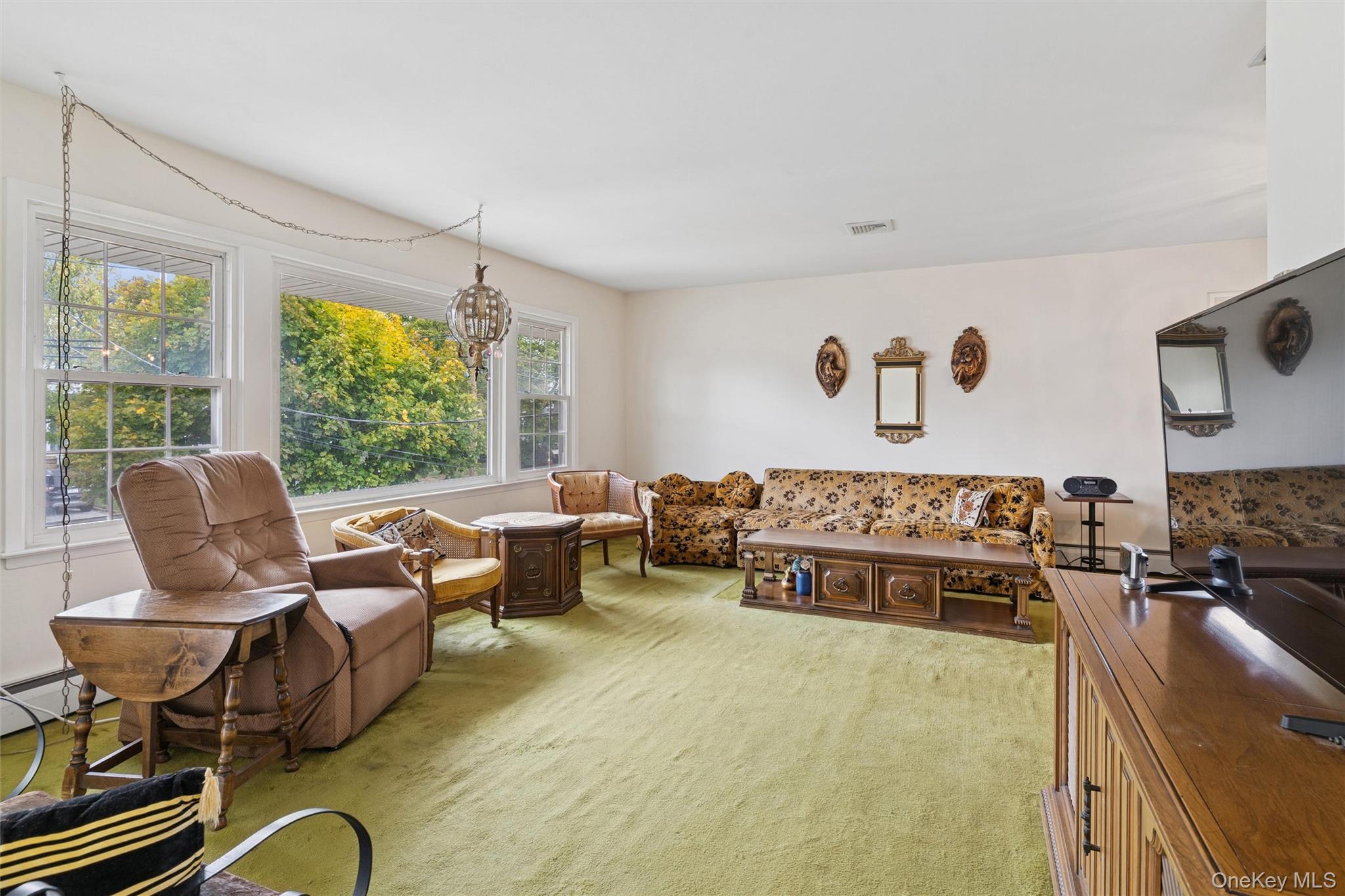 60 Catherine Street, Valley Stream, NY 11581