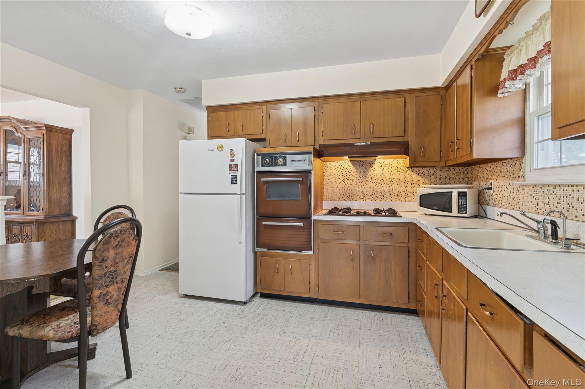 60 Catherine Street, Valley Stream, NY 11581