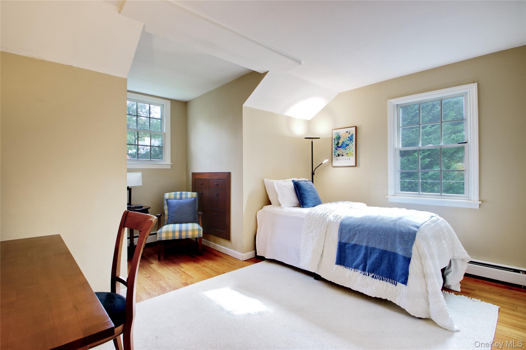 4 Kimson Court, Manhasset, NY 11030